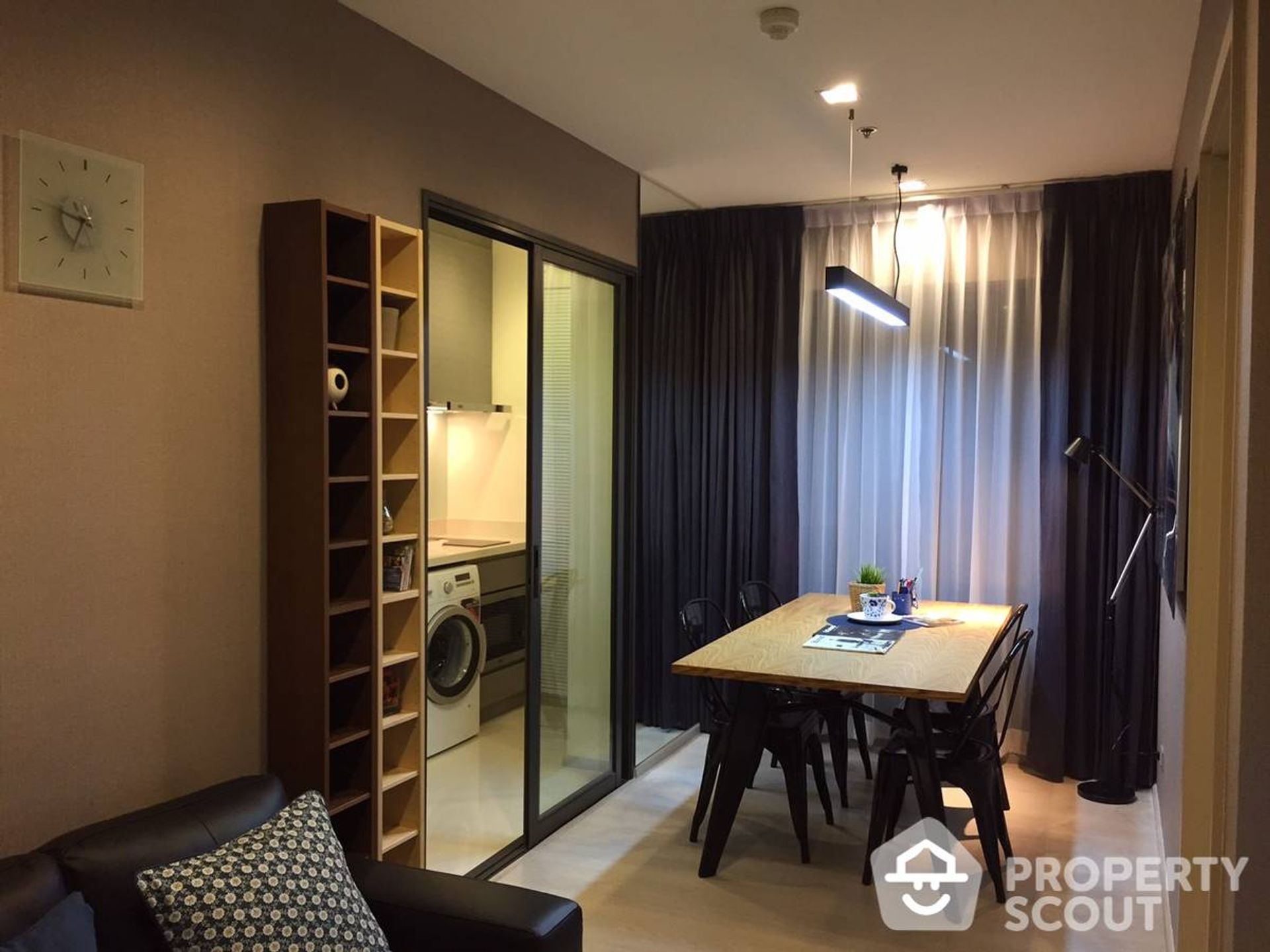 Condominium dans Khlong Toei, Krung Thep Maha Nakhon 12443051