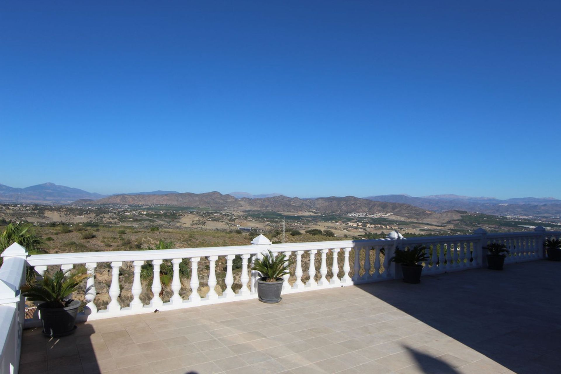 Talo sisään Alhaurín de la Torre, Andalusia 12444212