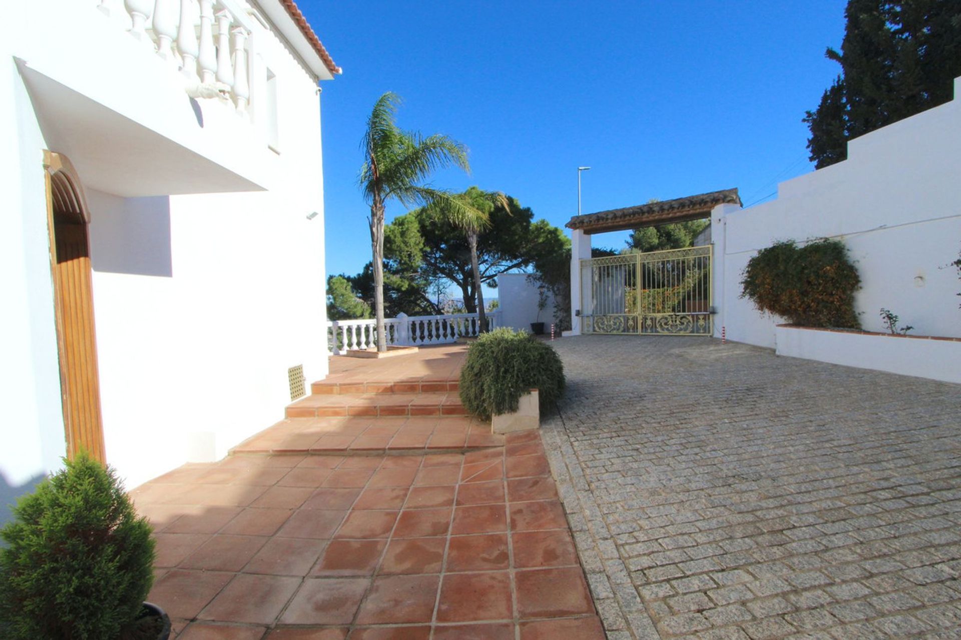 Talo sisään Alhaurín de la Torre, Andalusia 12444212