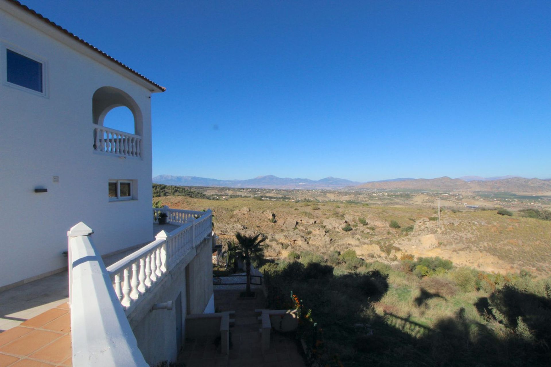 Talo sisään Alhaurín de la Torre, Andalusia 12444212