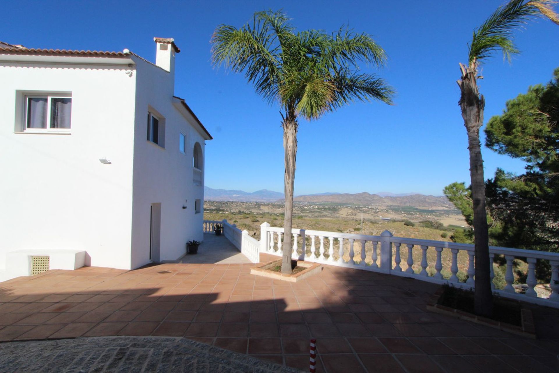 Talo sisään Alhaurín de la Torre, Andalusia 12444212