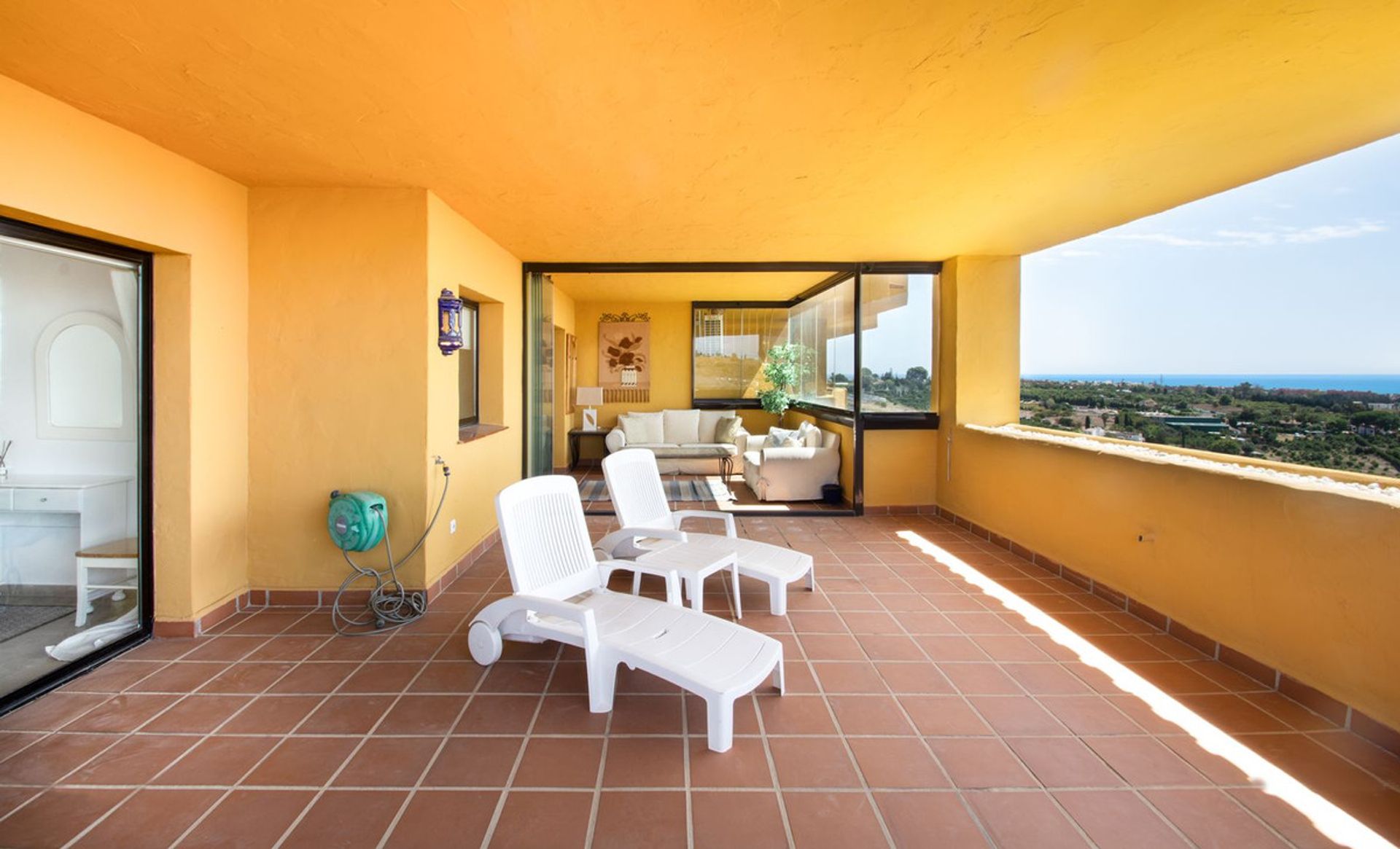 Condominium in Estepona, Andalusia 12445120