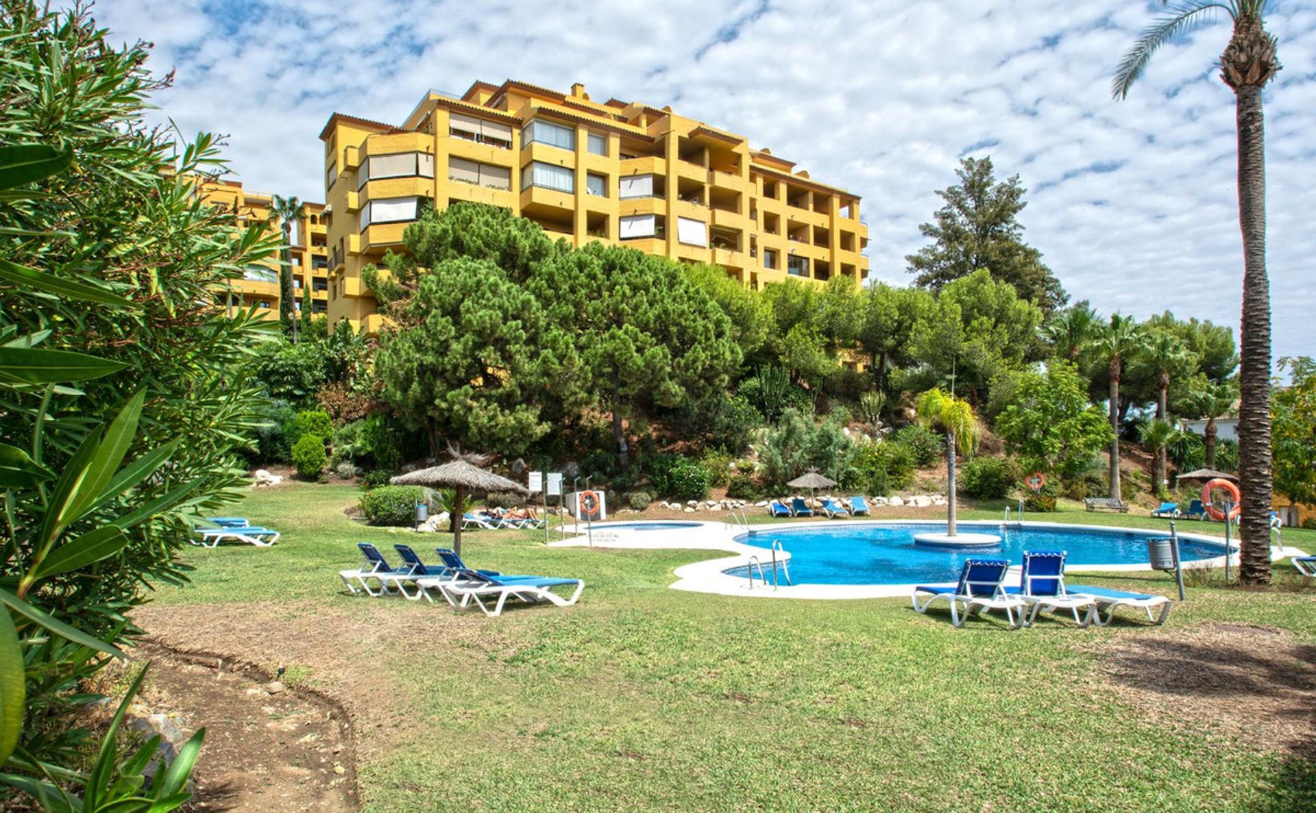 Condominium in Estepona, Andalusia 12445120