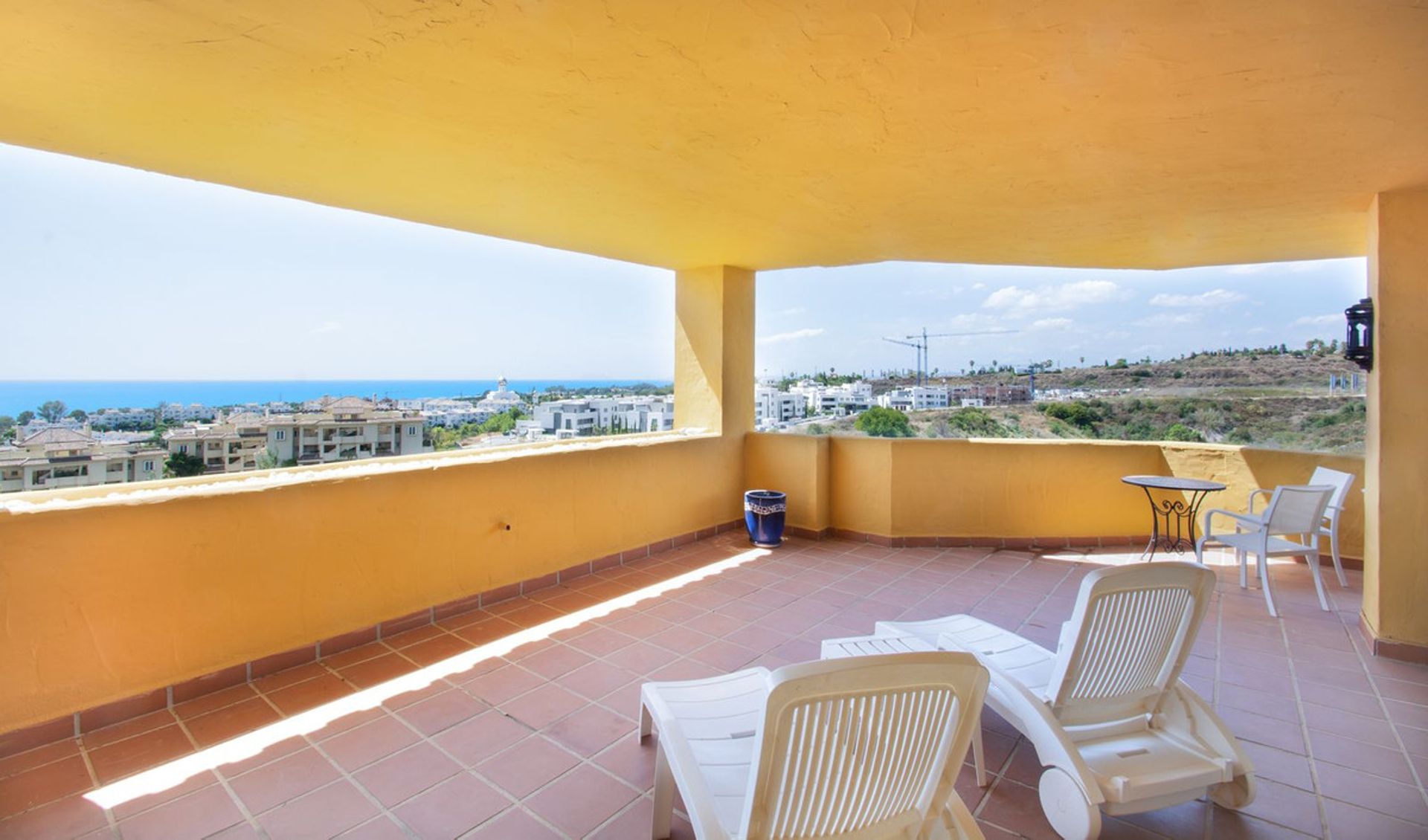 Condominium in Estepona, Andalusia 12445120