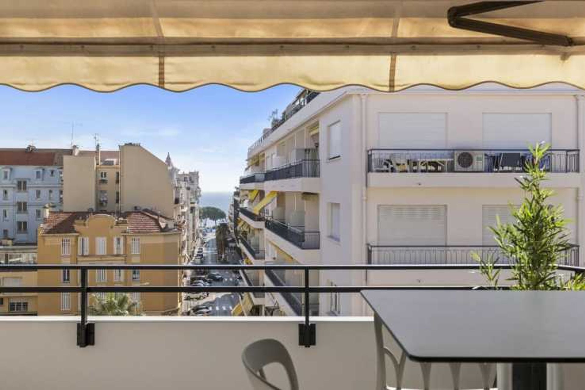 Condominium in Cannes, Provence-Alpes-Côte d'Azur 12445270