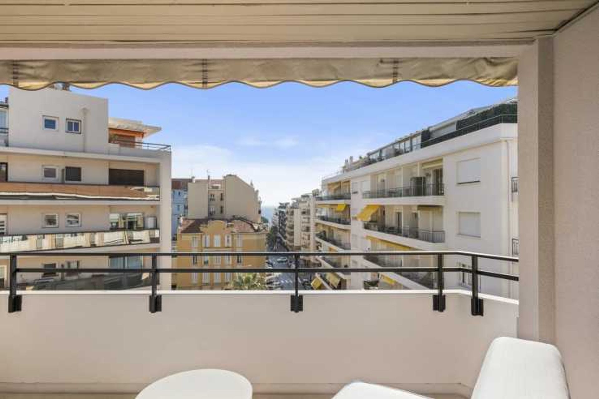 Condominium in Cannes, Provence-Alpes-Côte d'Azur 12445270