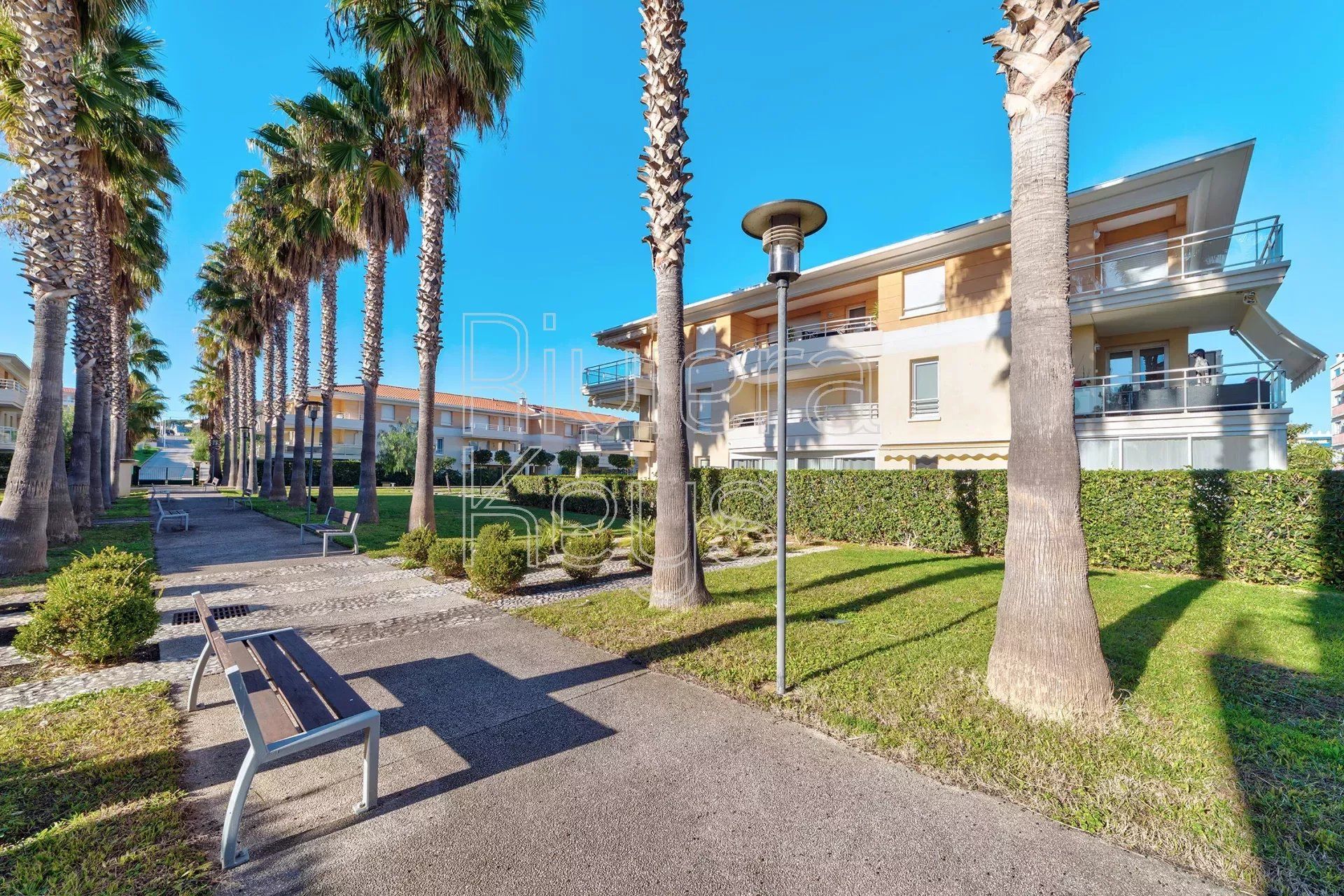 Condominio en Antibes, Alpes-Maritimes 12446265