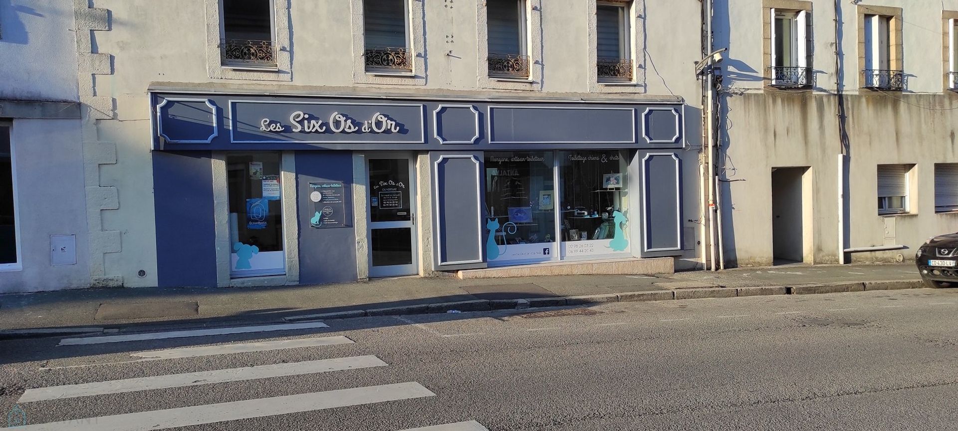 Commercial in Carhaix-Plouguer, Brittany 12446629