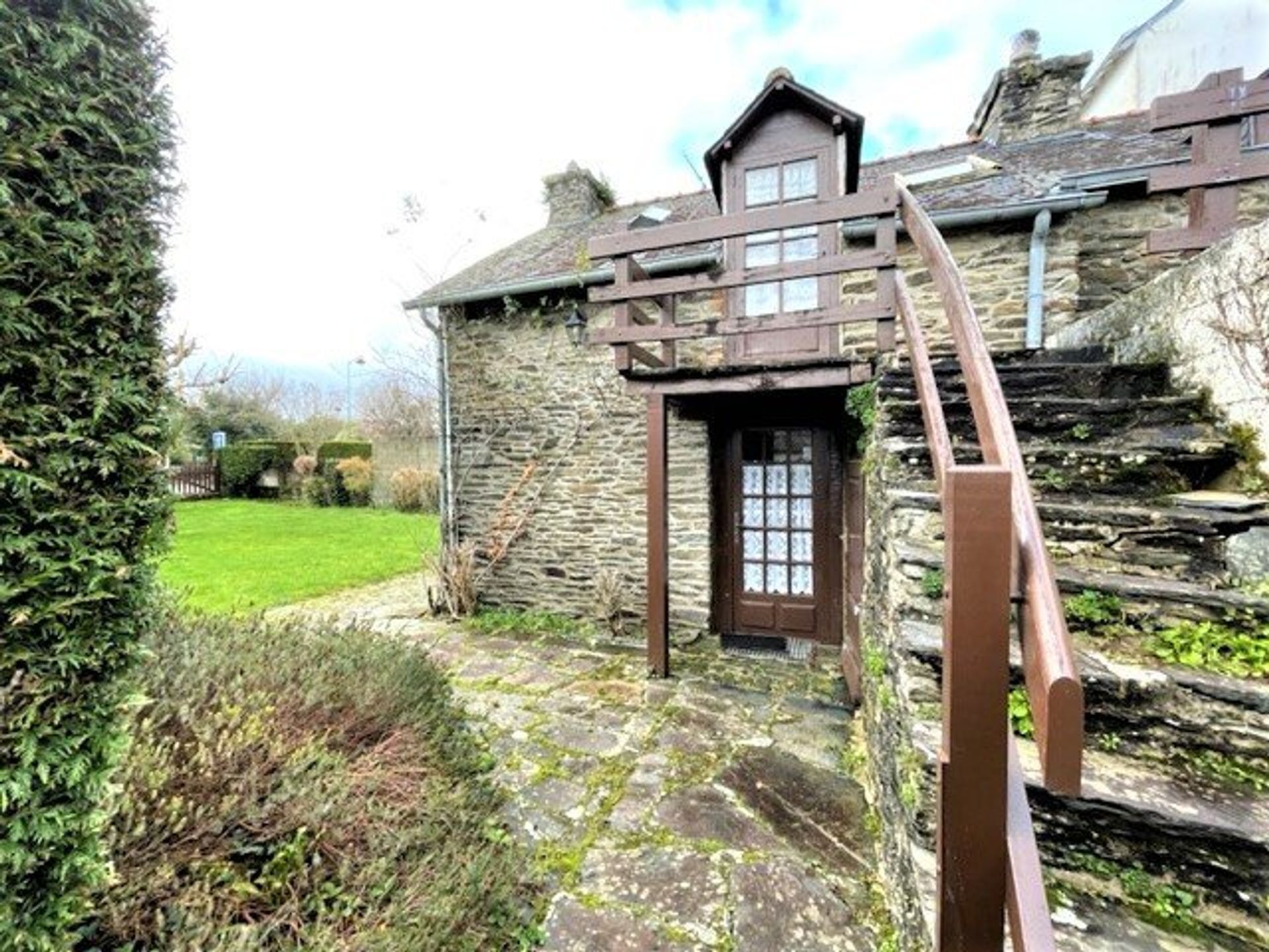 casa no Châteauneuf-du-Faou, Brittany 12446652