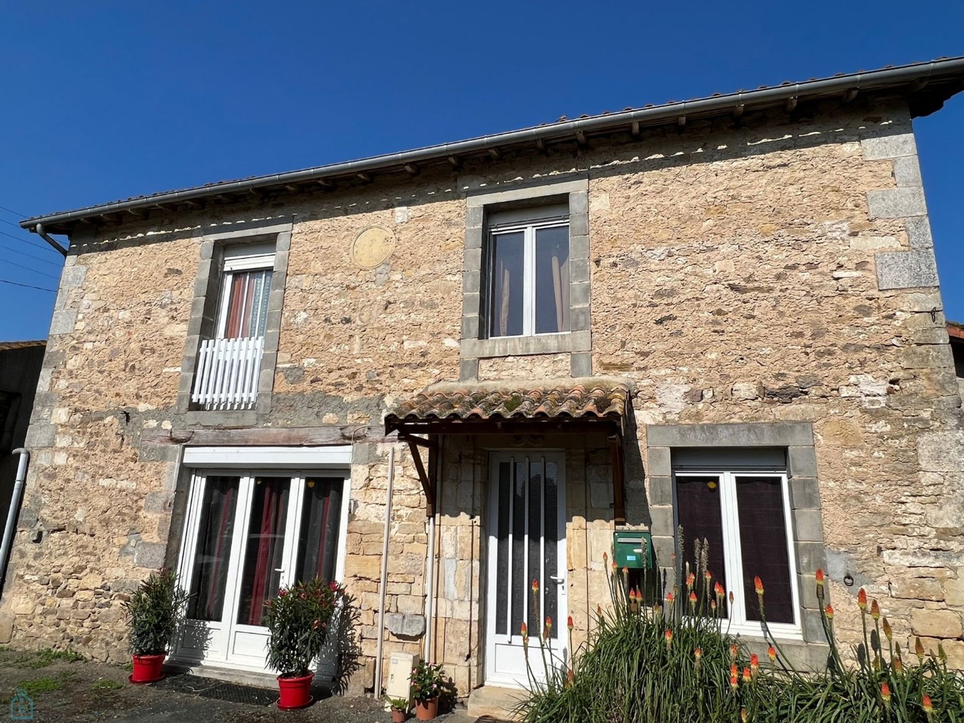 House in Saint-Maixent-l'École, Nouvelle-Aquitaine 12446731