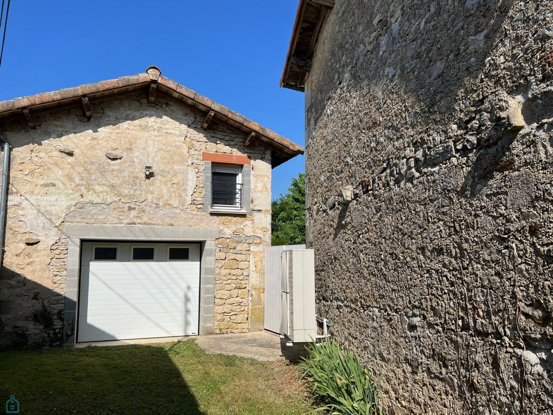 House in Saint-Maixent-l'École, Nouvelle-Aquitaine 12446731