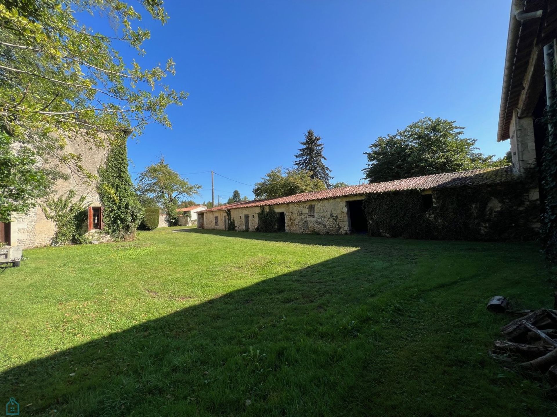 其他 在 Saint-Maixent-l'École, Nouvelle-Aquitaine 12446896