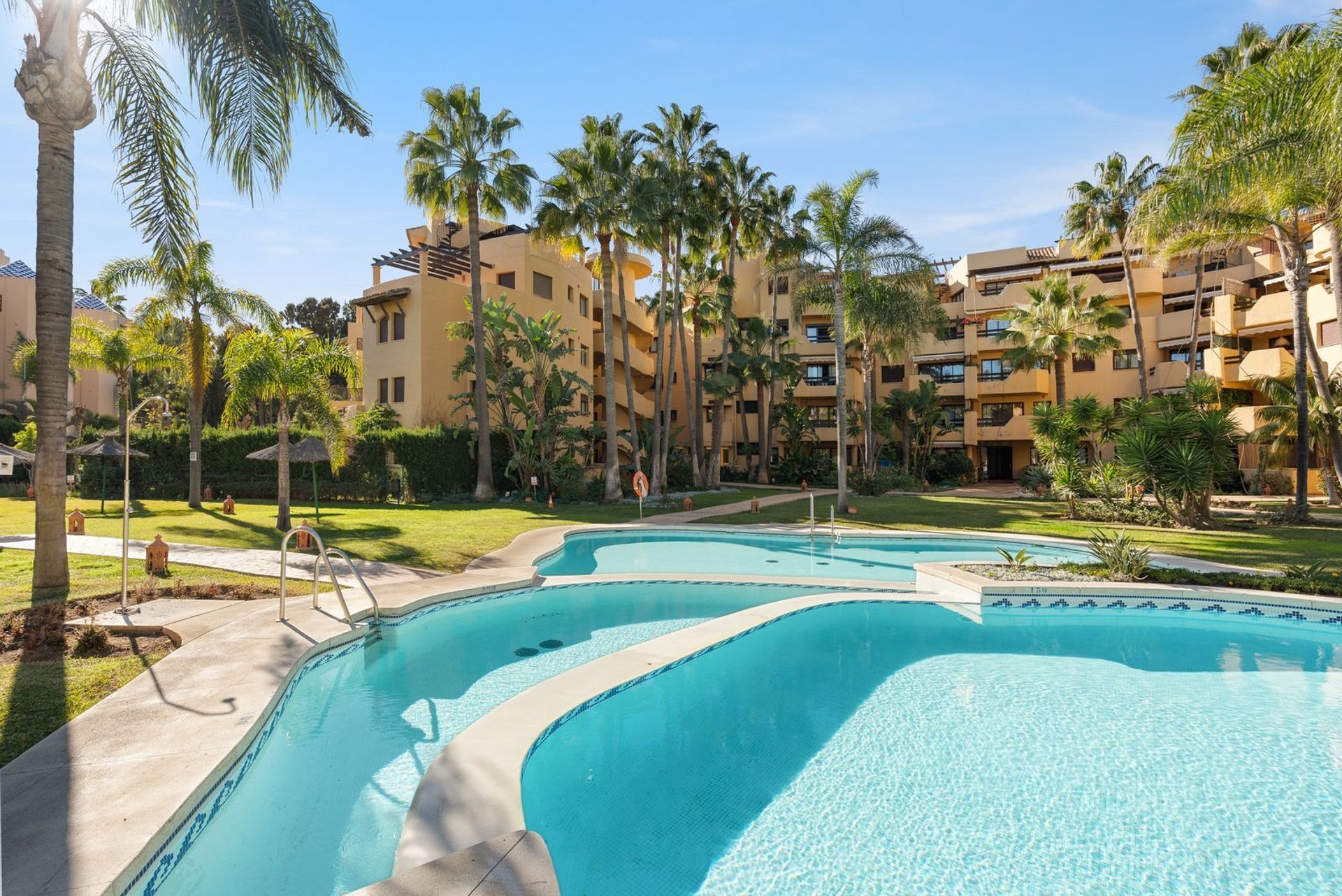 Condominium dans Estepona, Andalucía 12450755