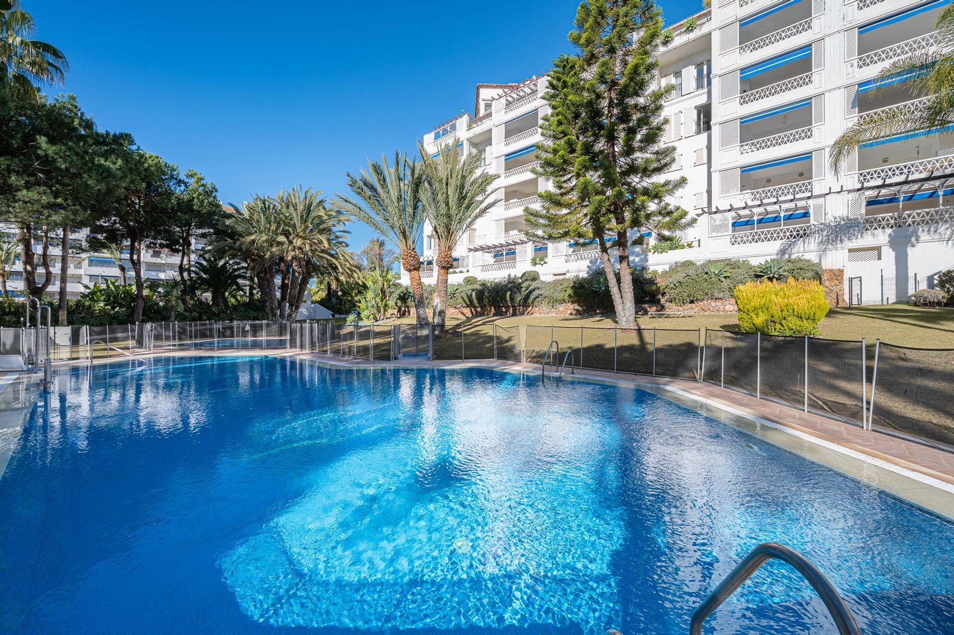 Condominium in Marbella, Andalusia 12450756