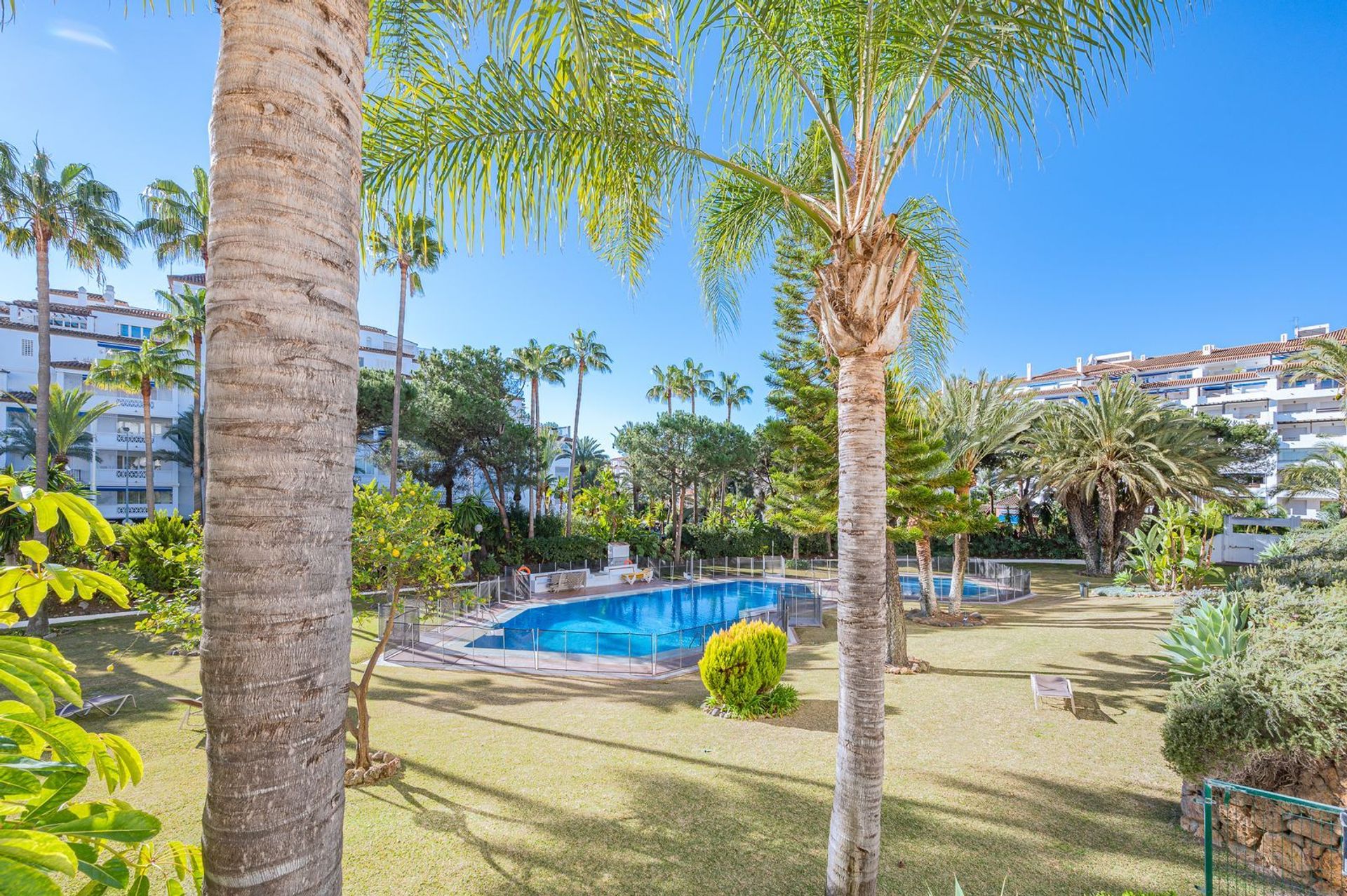 Condominium in Marbella, Andalusia 12450756