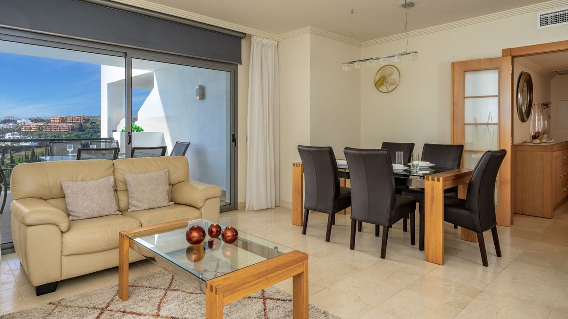 Condominium in Benahavis, Andalusia 12451336