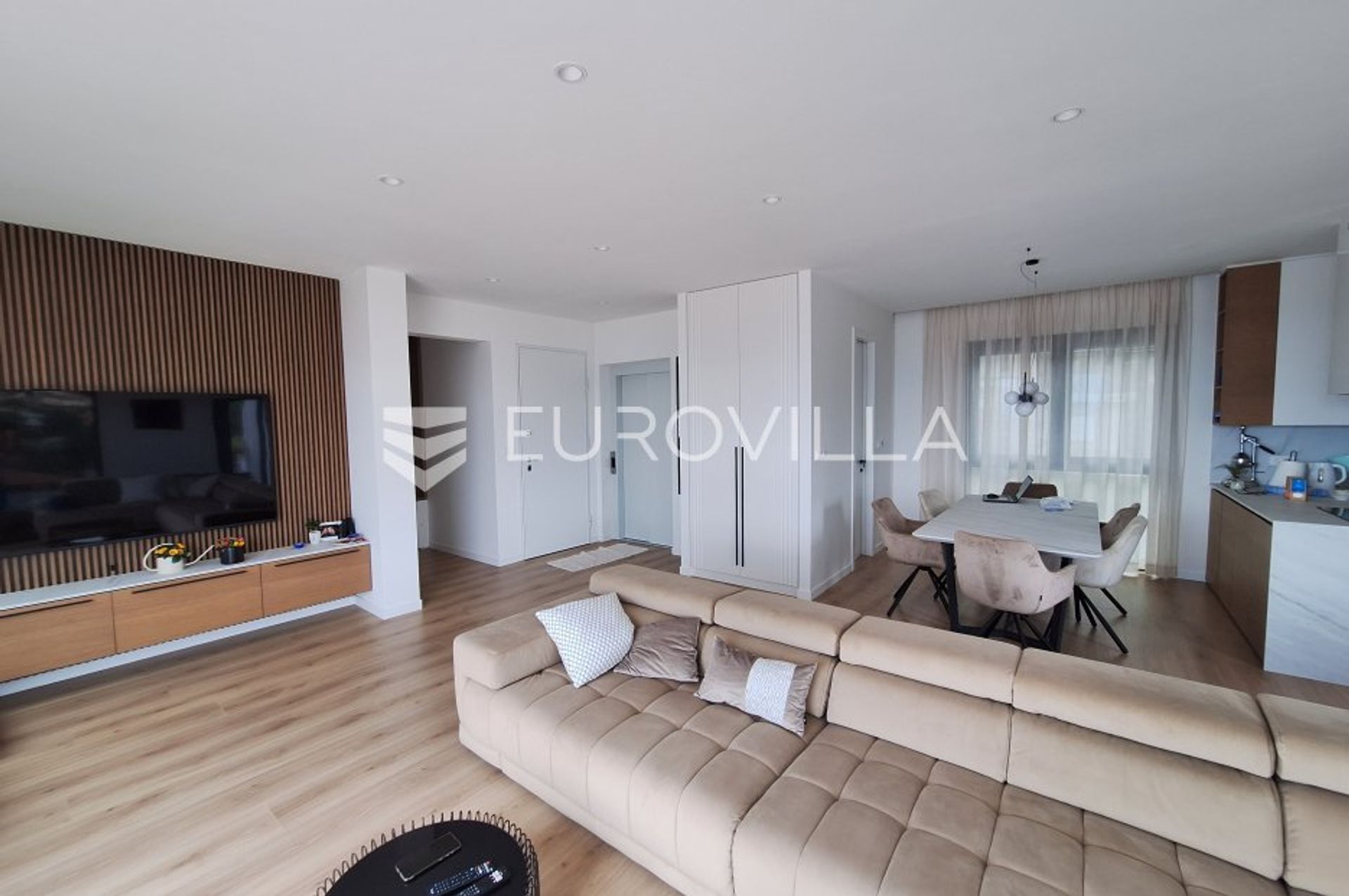 Condominio en Opatija, Primorsko-Goranska Županija 12452201