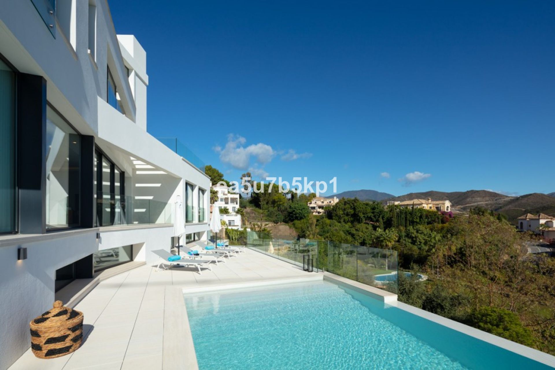 House in Benahavís, Andalusia 12453287