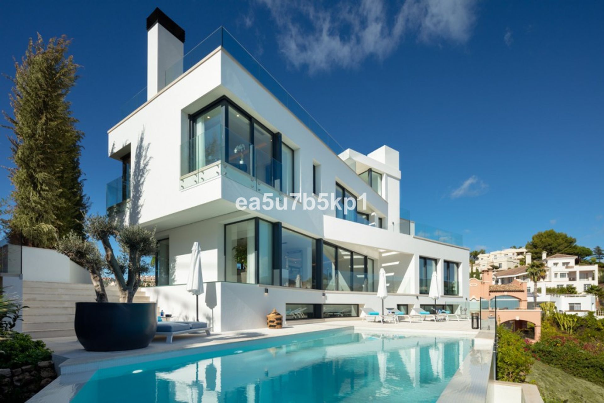 House in Benahavís, Andalusia 12453287