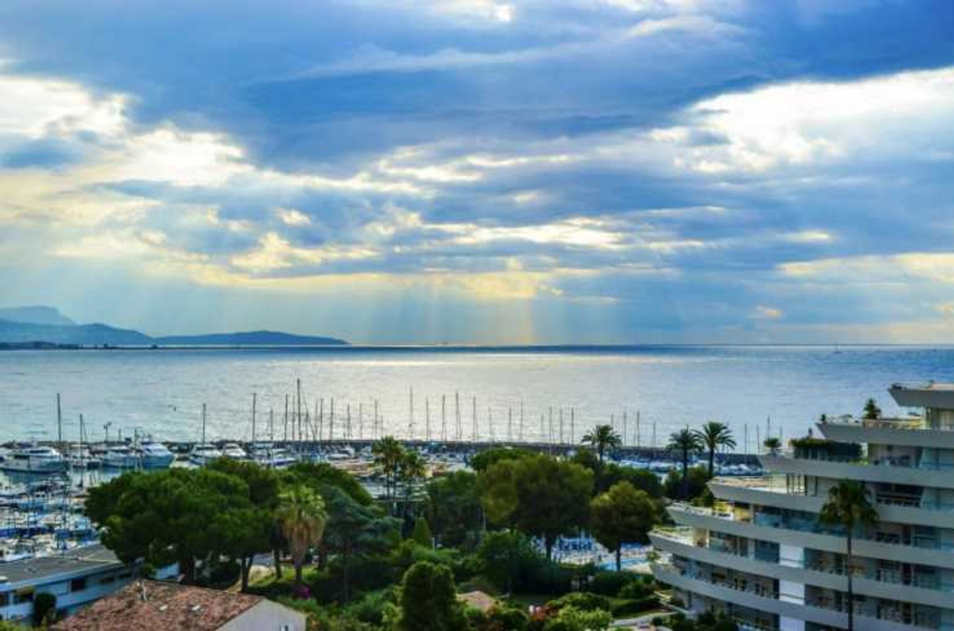 Condominium in Villeneuve-Loubet, Provence-Alpes-Côte d'Azur 12453685