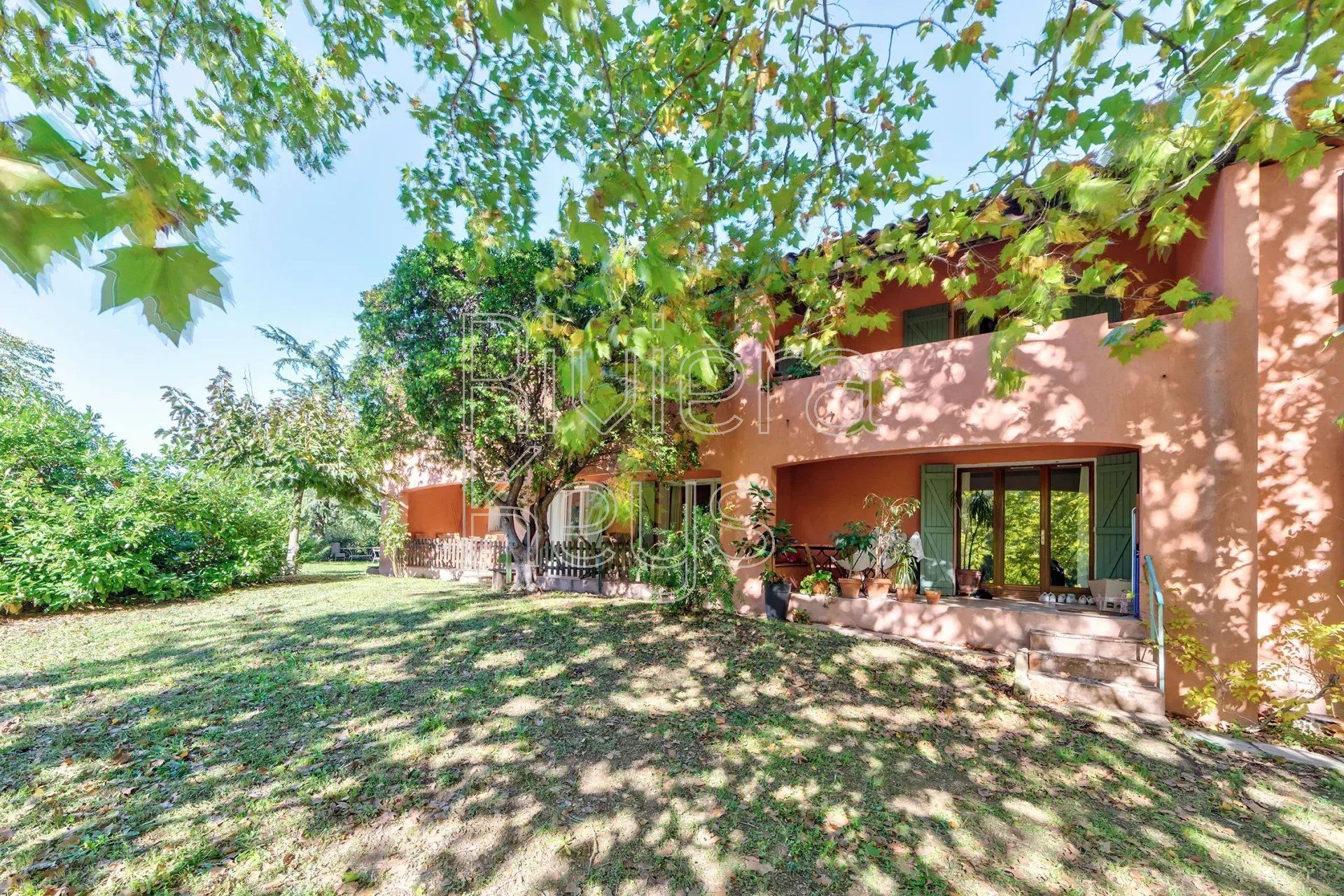 Talo sisään Roquebrune-sur-Argens, Var 12453950