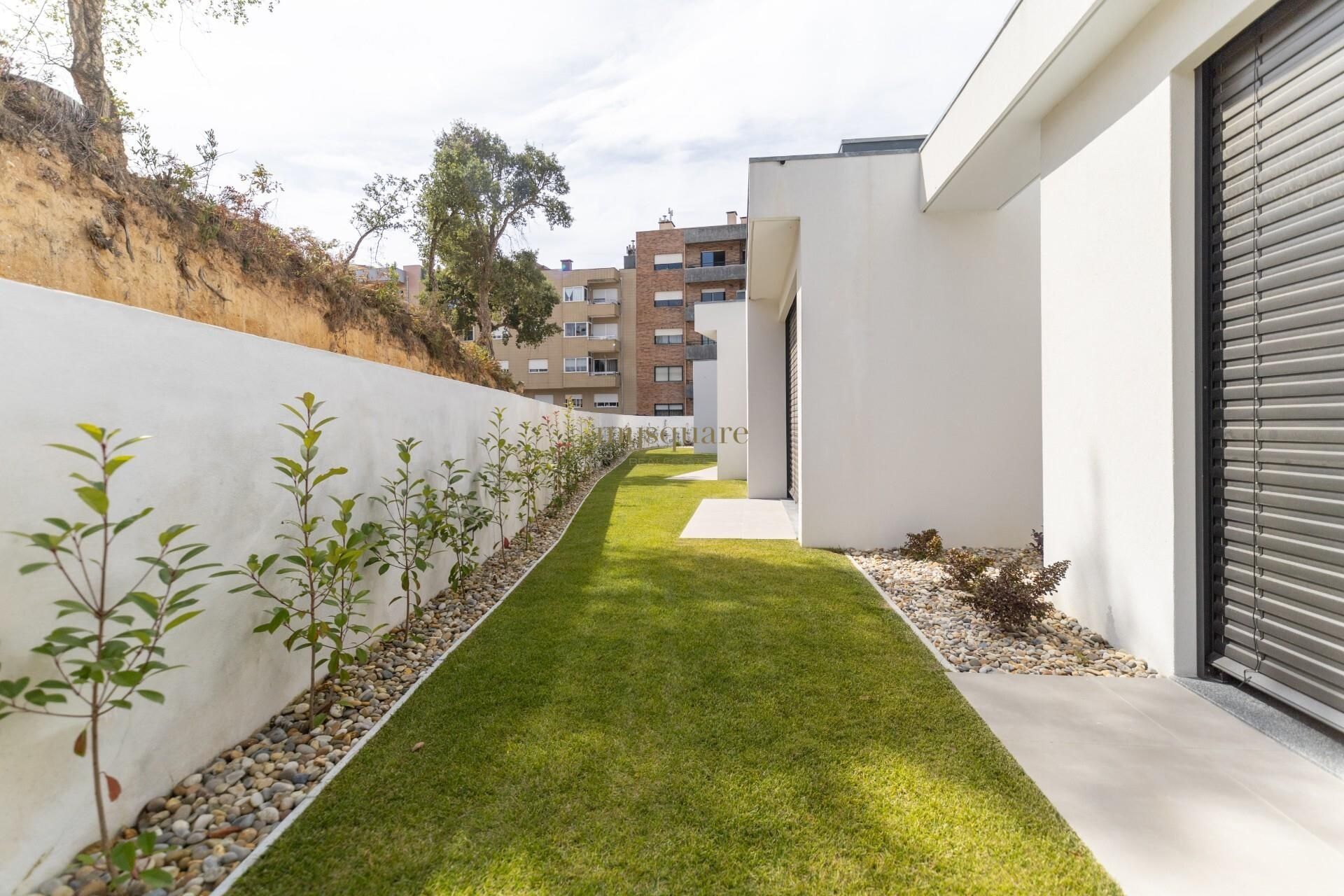 casa no Rio Meão, Aveiro District 12457521