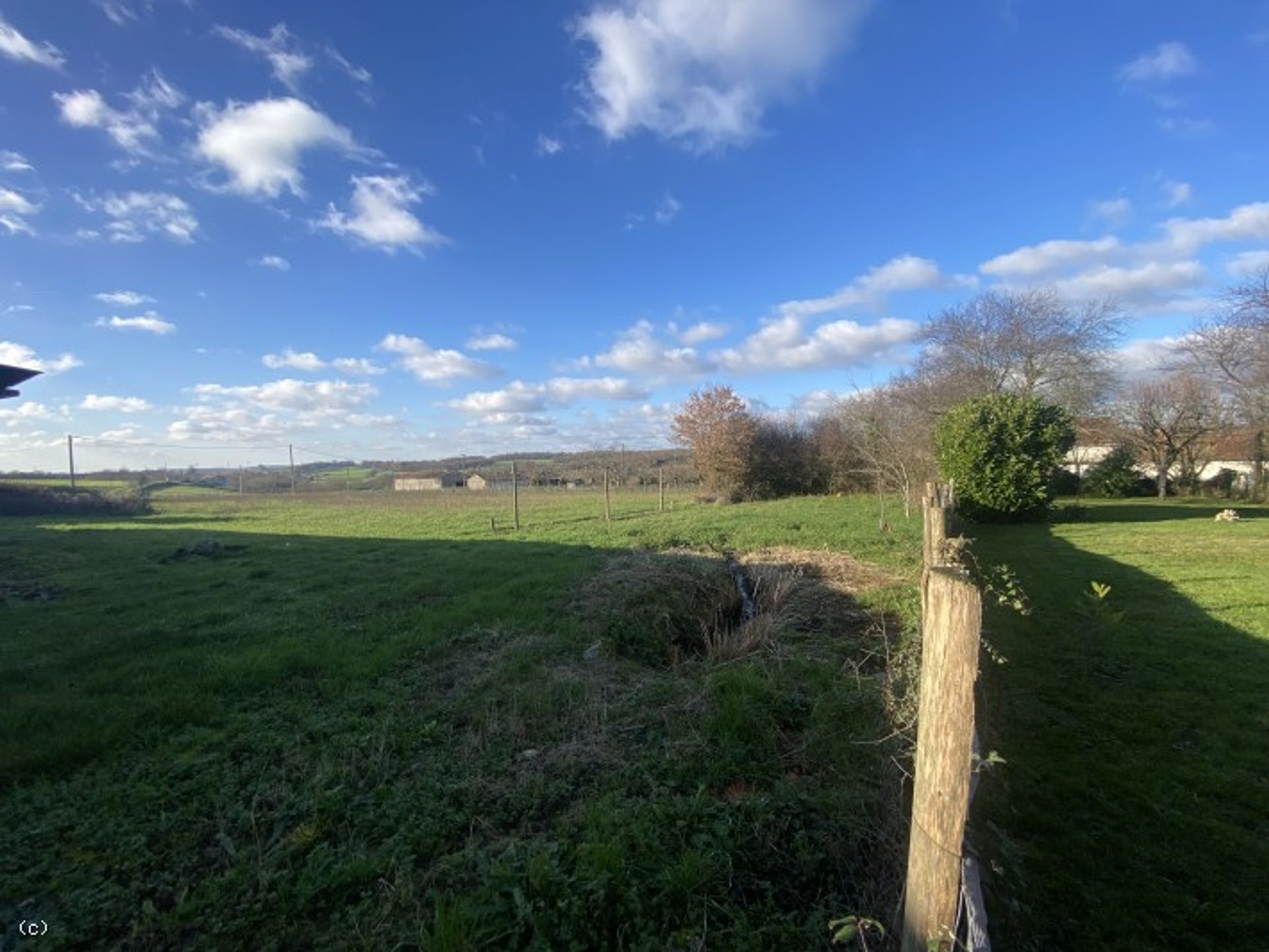 casa en Nanteuil-en-Vallée, Nouvelle-Aquitaine 12458606