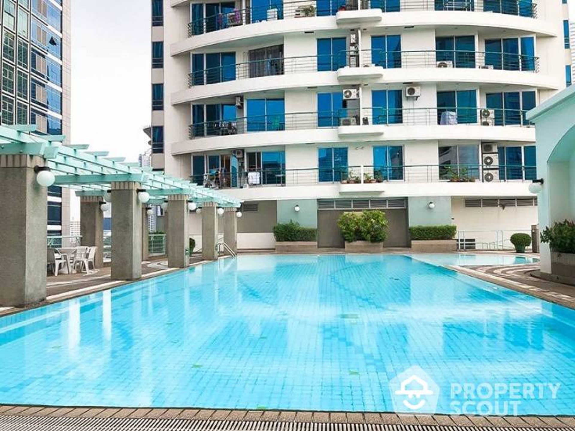 Condominium in Bang Rak, Krung Thep Maha Nakhon 12460603