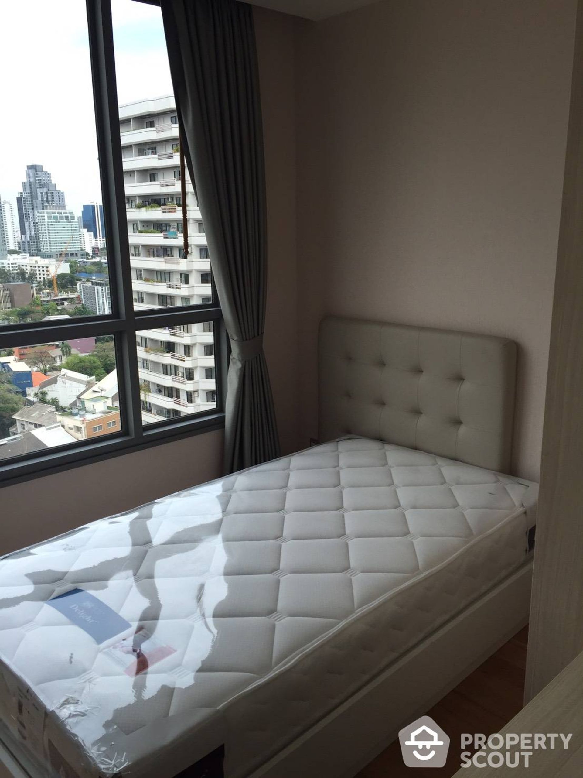 Condominium in Watthana, Krung Thep Maha Nakhon 12460719