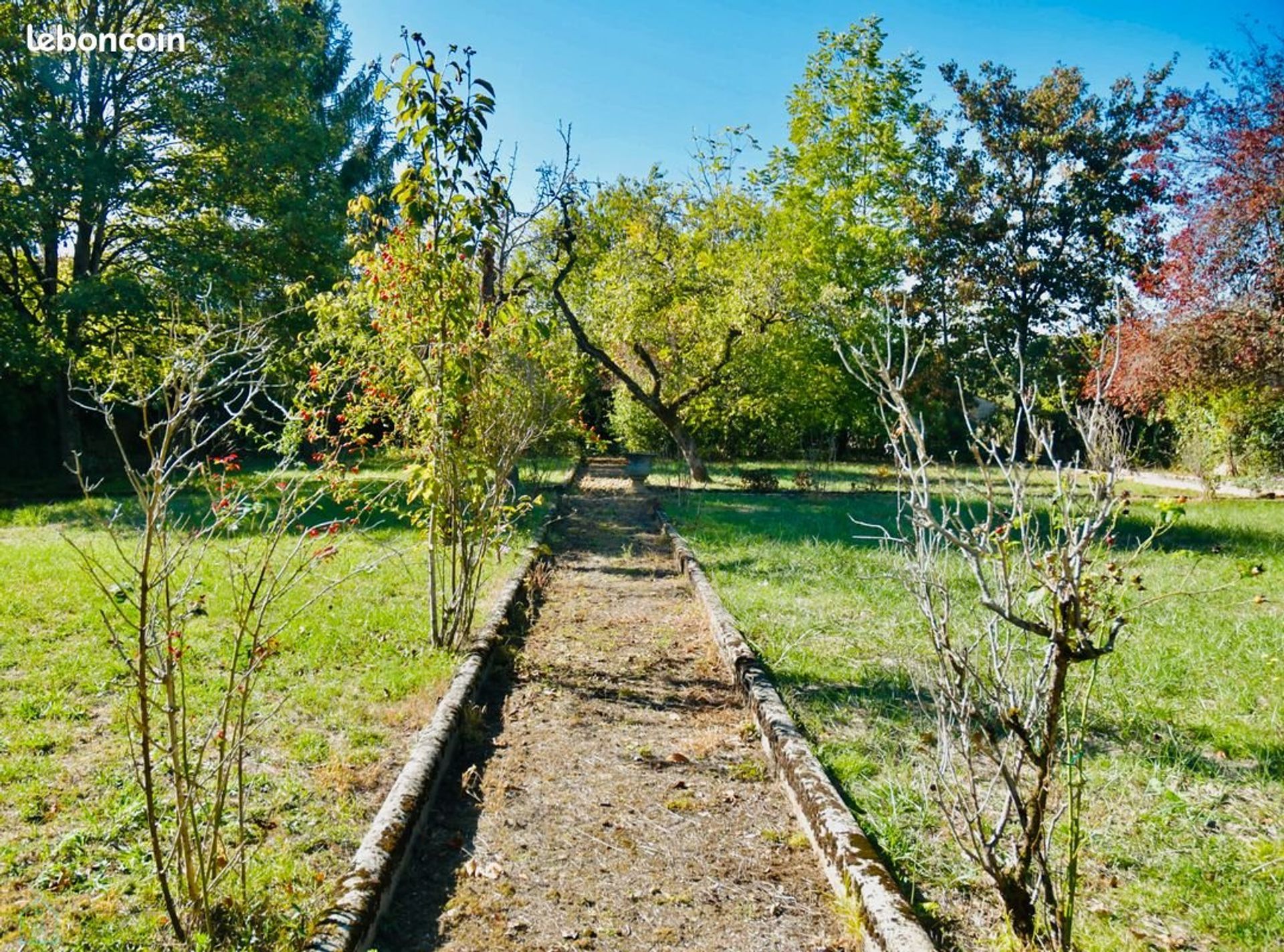 casa no Ruffec, Nouvelle-Aquitaine 12464511