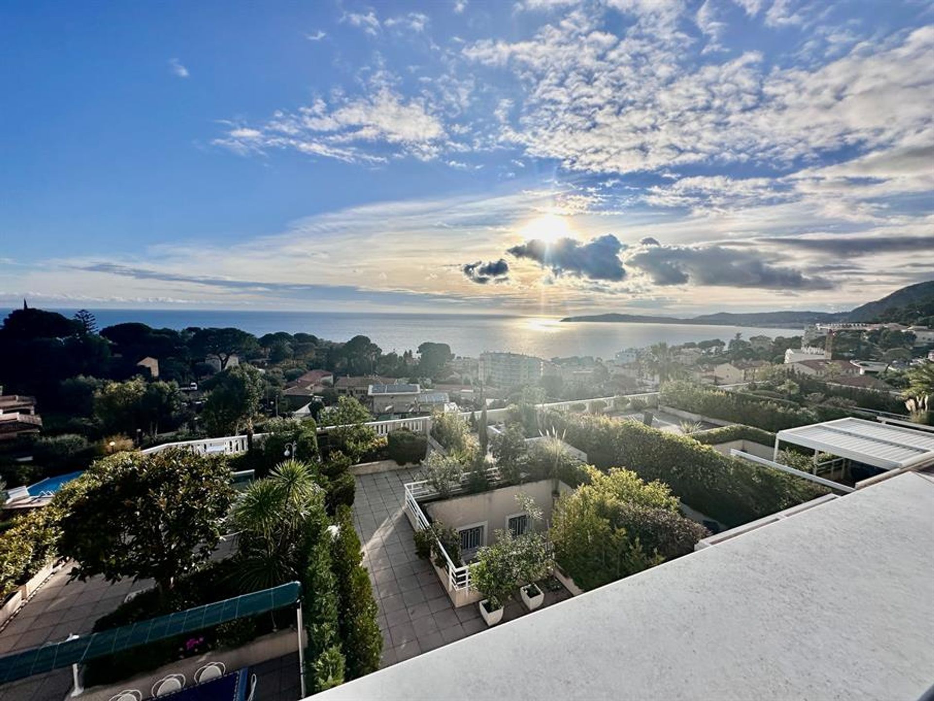 Condominium in Cap-d'Ail, Provence-Alpes-Côte d'Azur 12466517