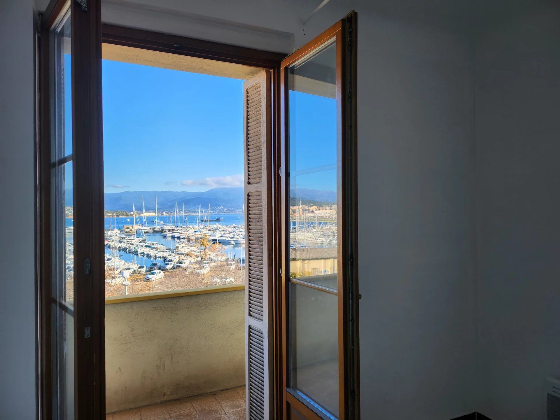 Condominium in Ajaccio, Corse-du-Sud 12467610