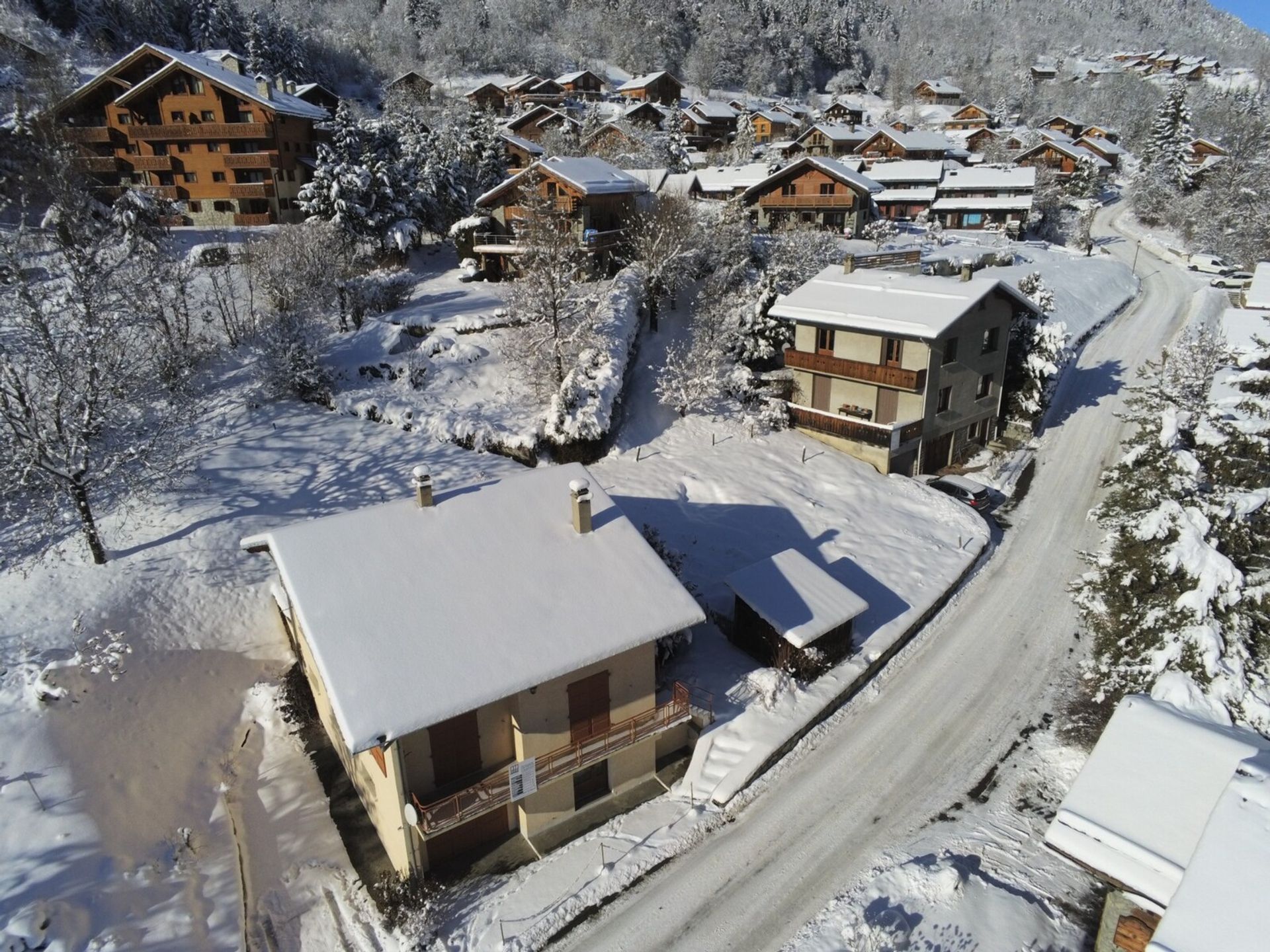 Outro no Les Allues, Auvérnia-Ródano-Alpes 12468716