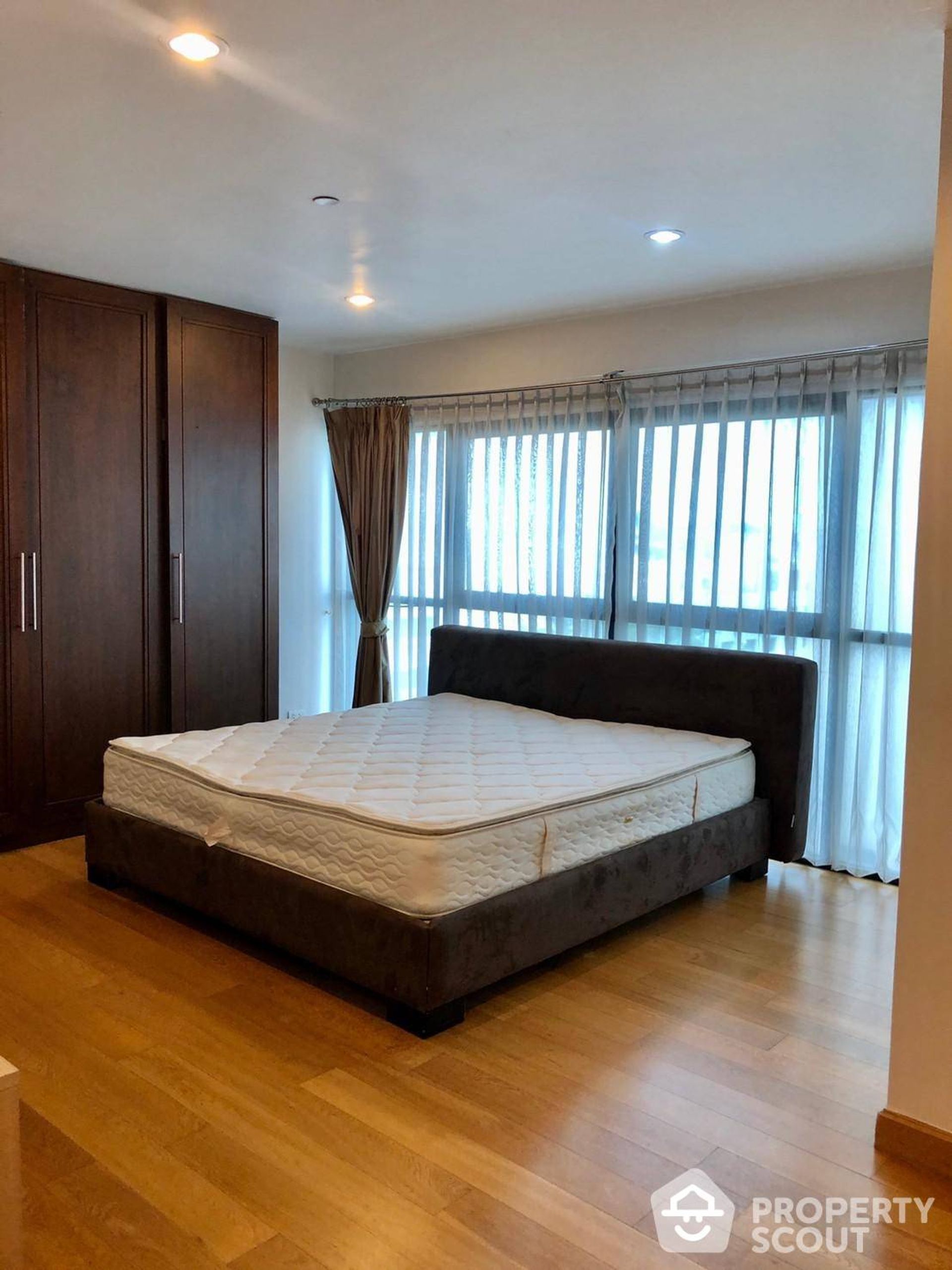 Condominium in Bang Rak, Krung Thep Maha Nakhon 12471279