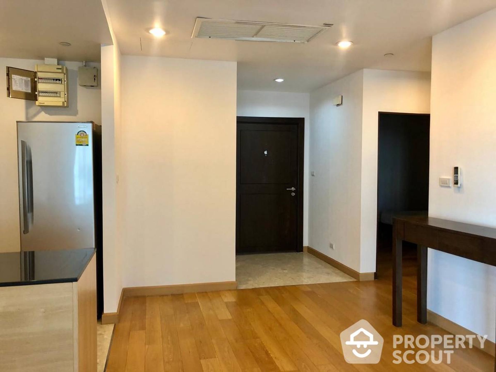 Condominium in Bang Rak, Krung Thep Maha Nakhon 12471279