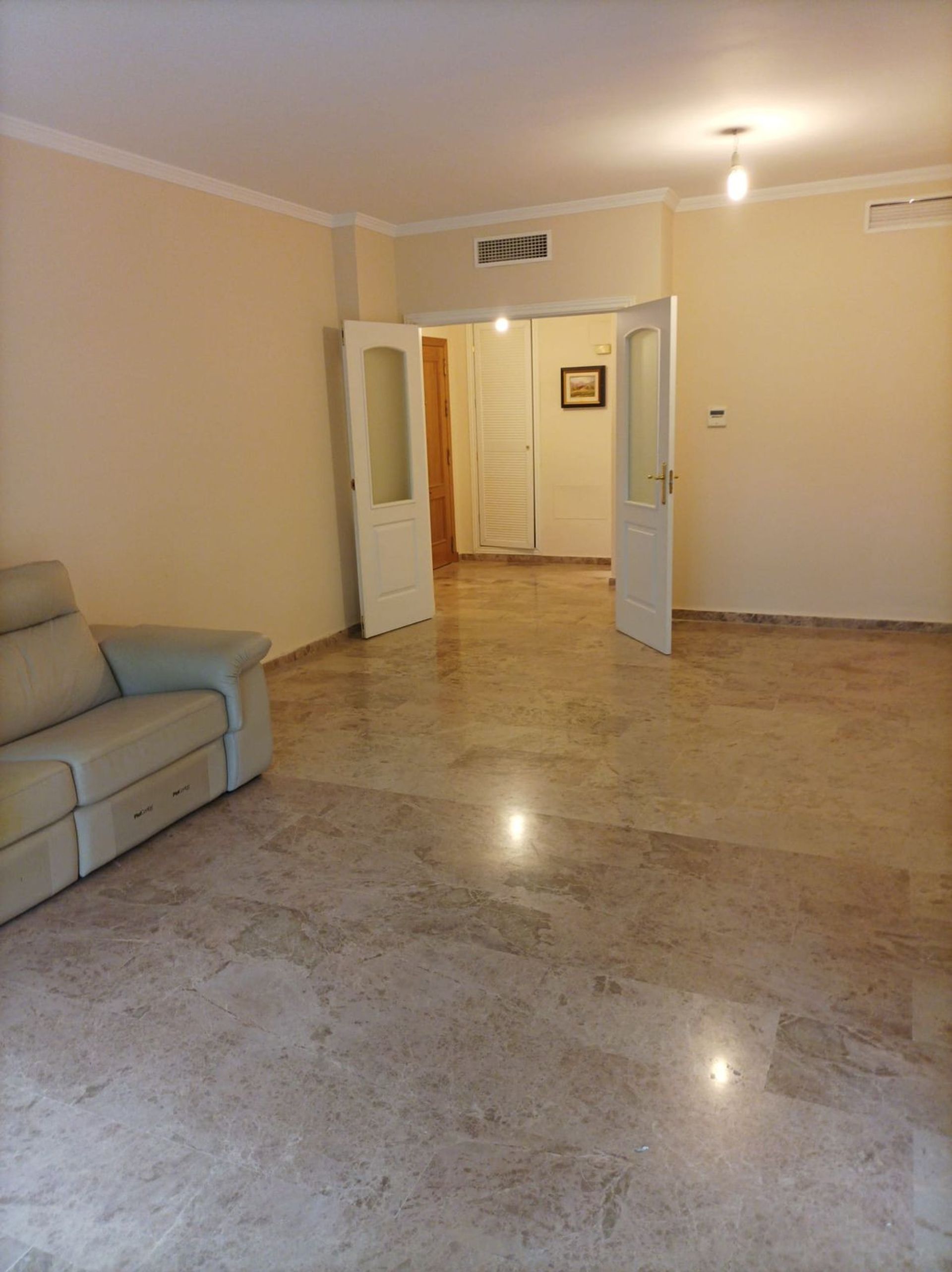 Condominium in San Pedro de Alcántara, Andalusië 12471980