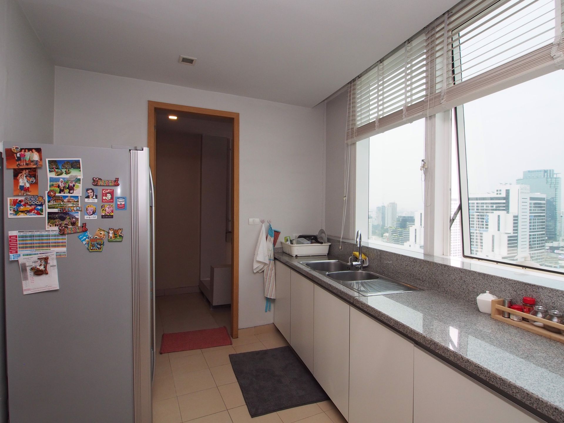 Condominium in Khlong Toei, Krung Thep Maha Nakhon 12472533