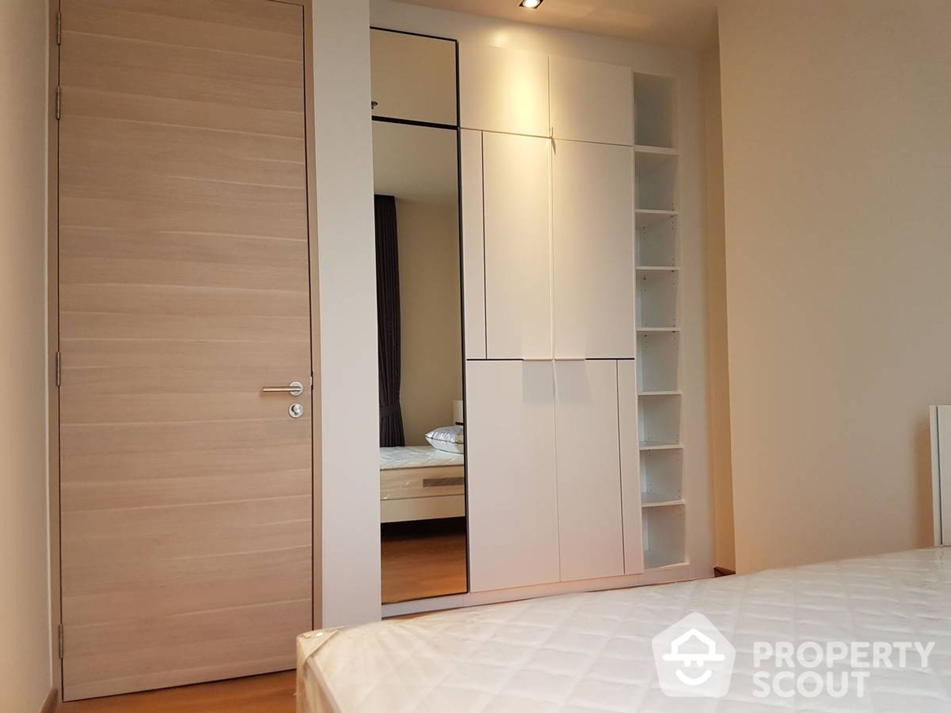 Condominium in Khlong Toei, Krung Thep Maha Nakhon 12474123