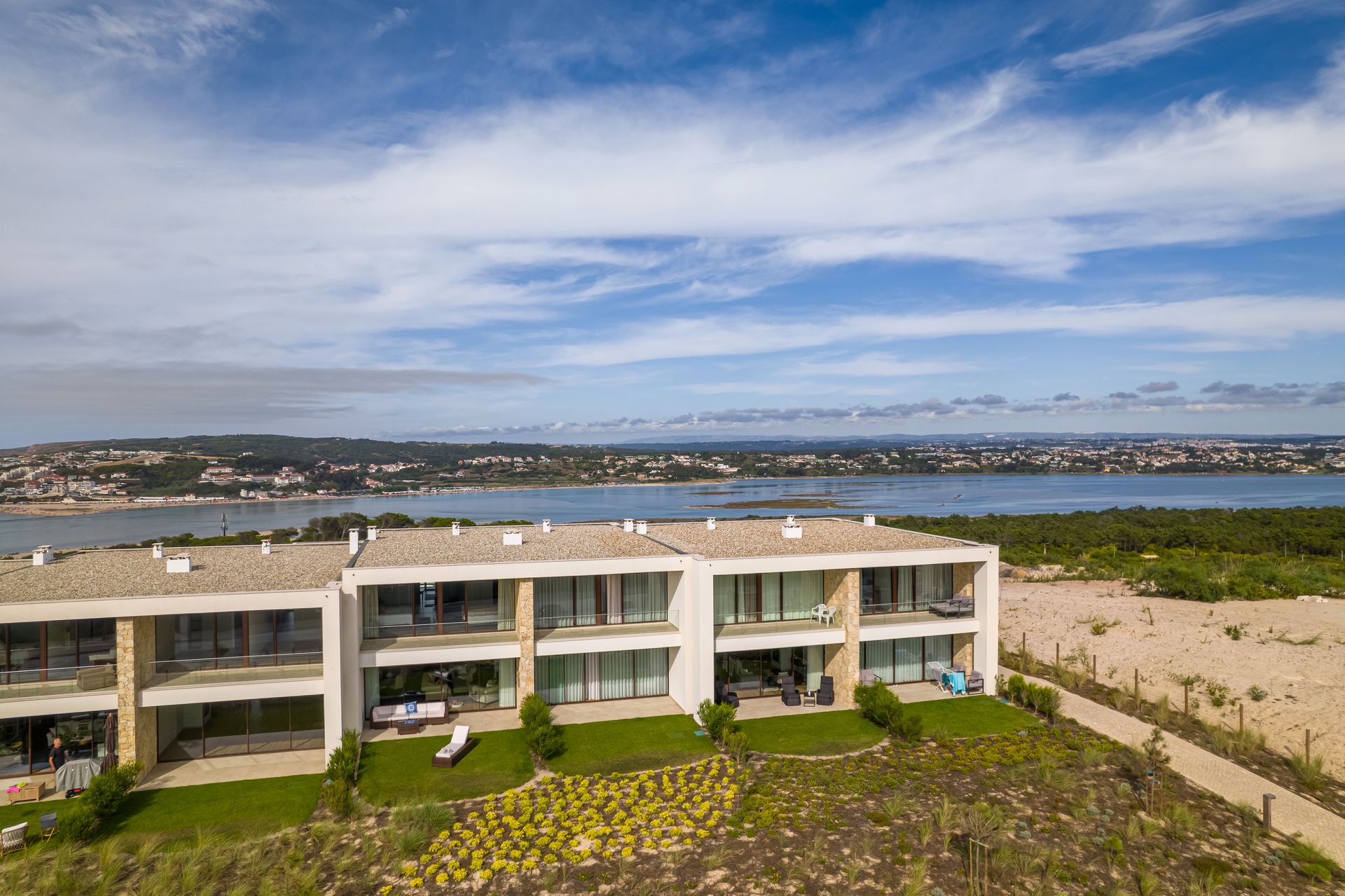 House in Obidos, Estrada do Rio 12474907