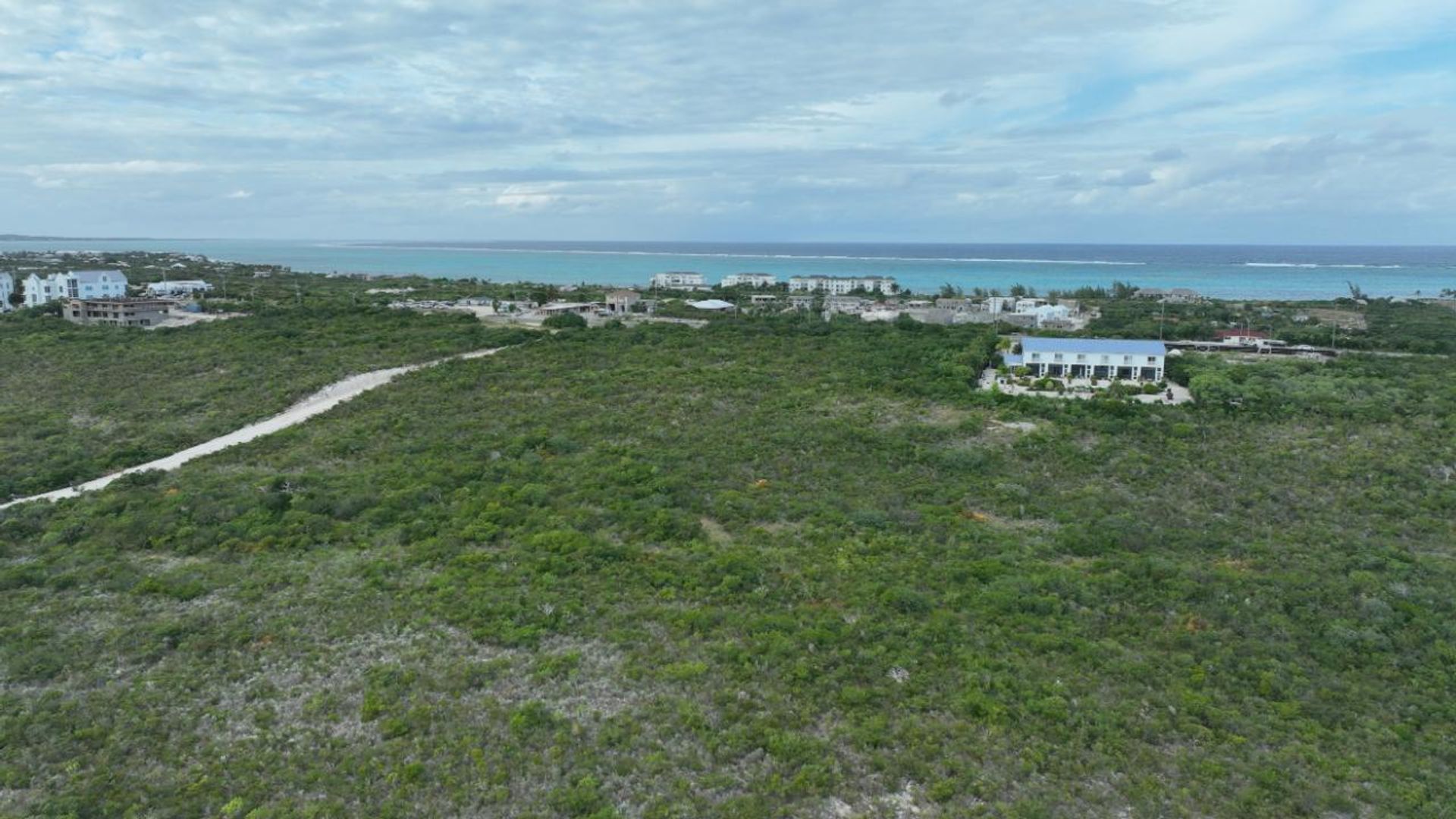 Land i , Caicos Islands 12477208