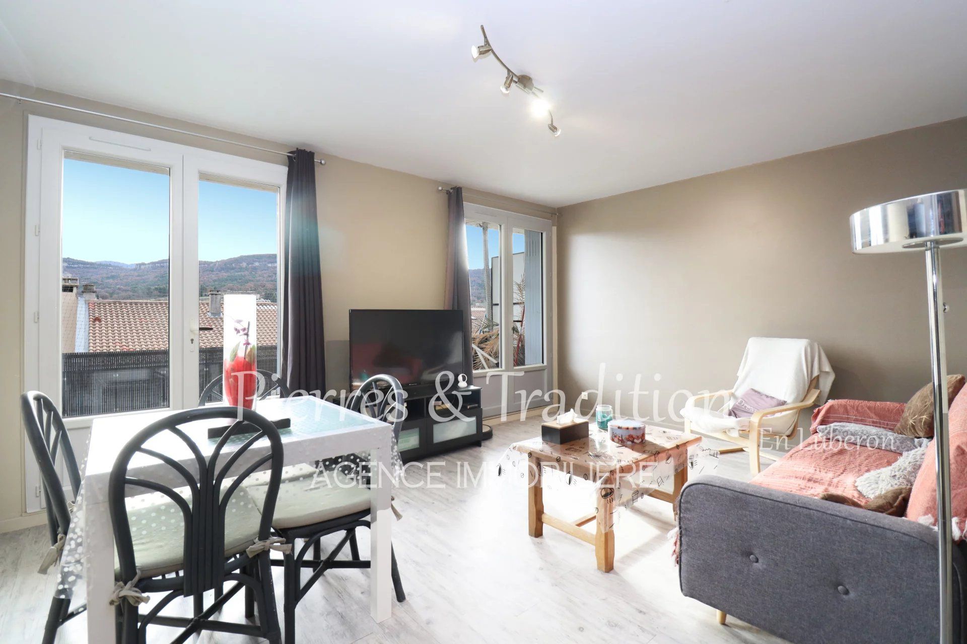 Condominium dans Apte, Provence-Alpes-Côte d'Azur 12477492