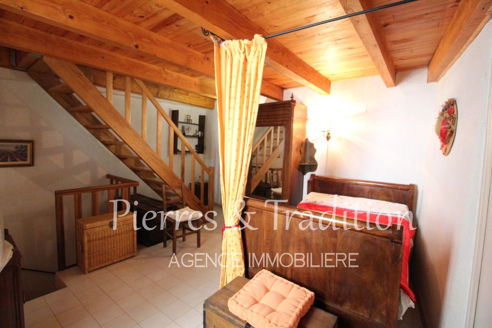 rumah dalam Cereste, Provence-Alpes-Cote d'Azur 12477499