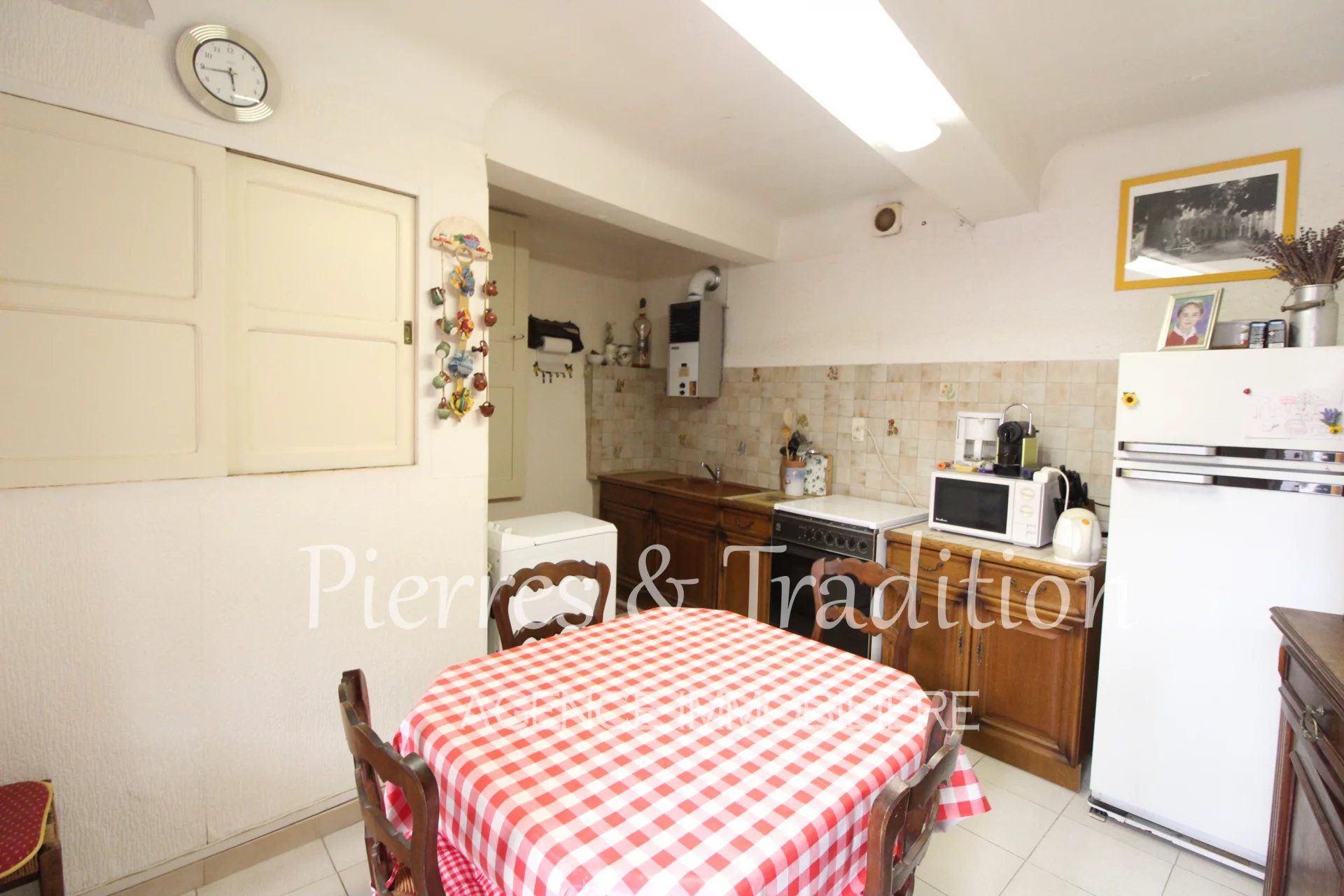 Будинок в Cereste, Provence-Alpes-Cote d'Azur 12477499