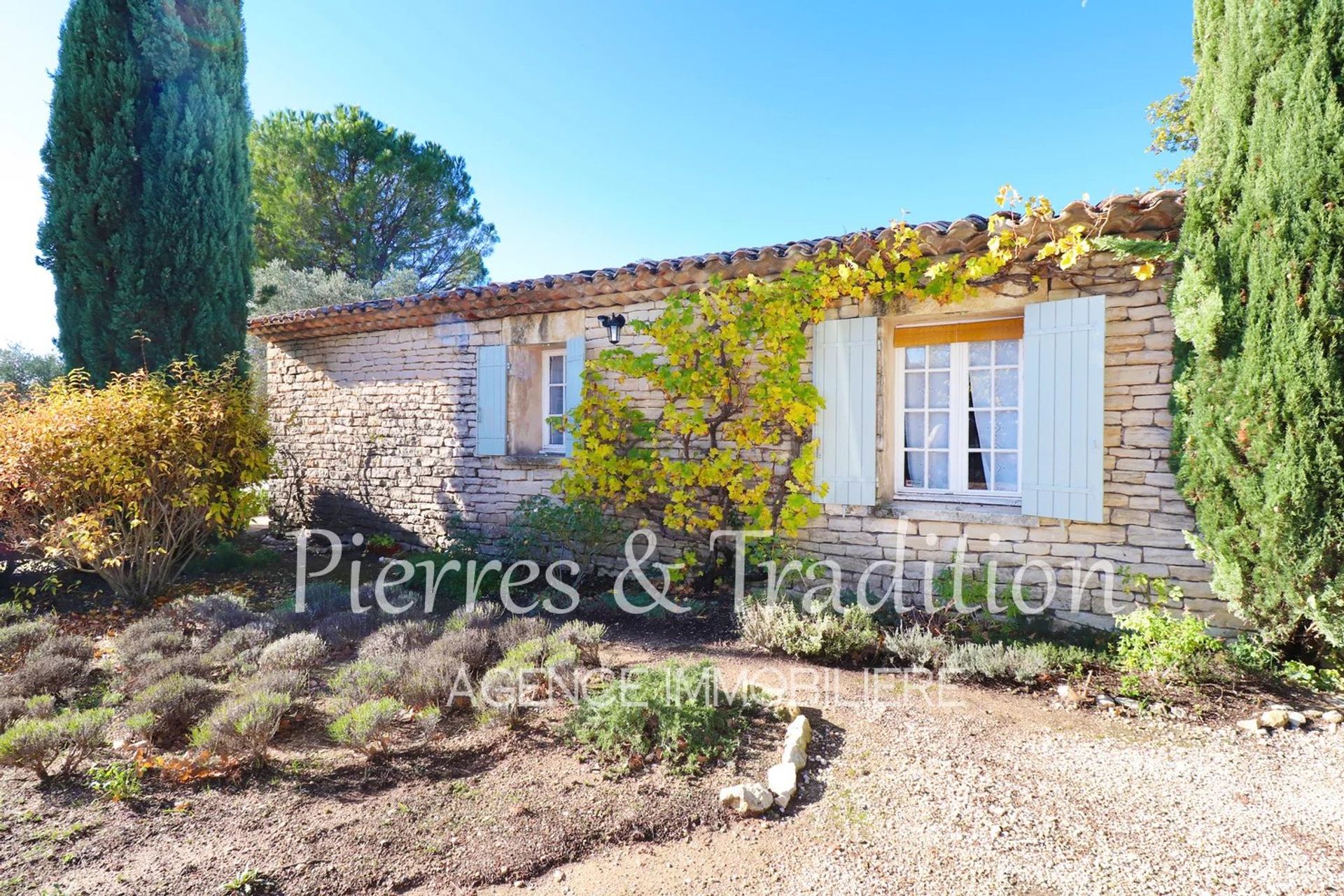 House in Murs, Provence-Alpes-Cote d'Azur 12477536