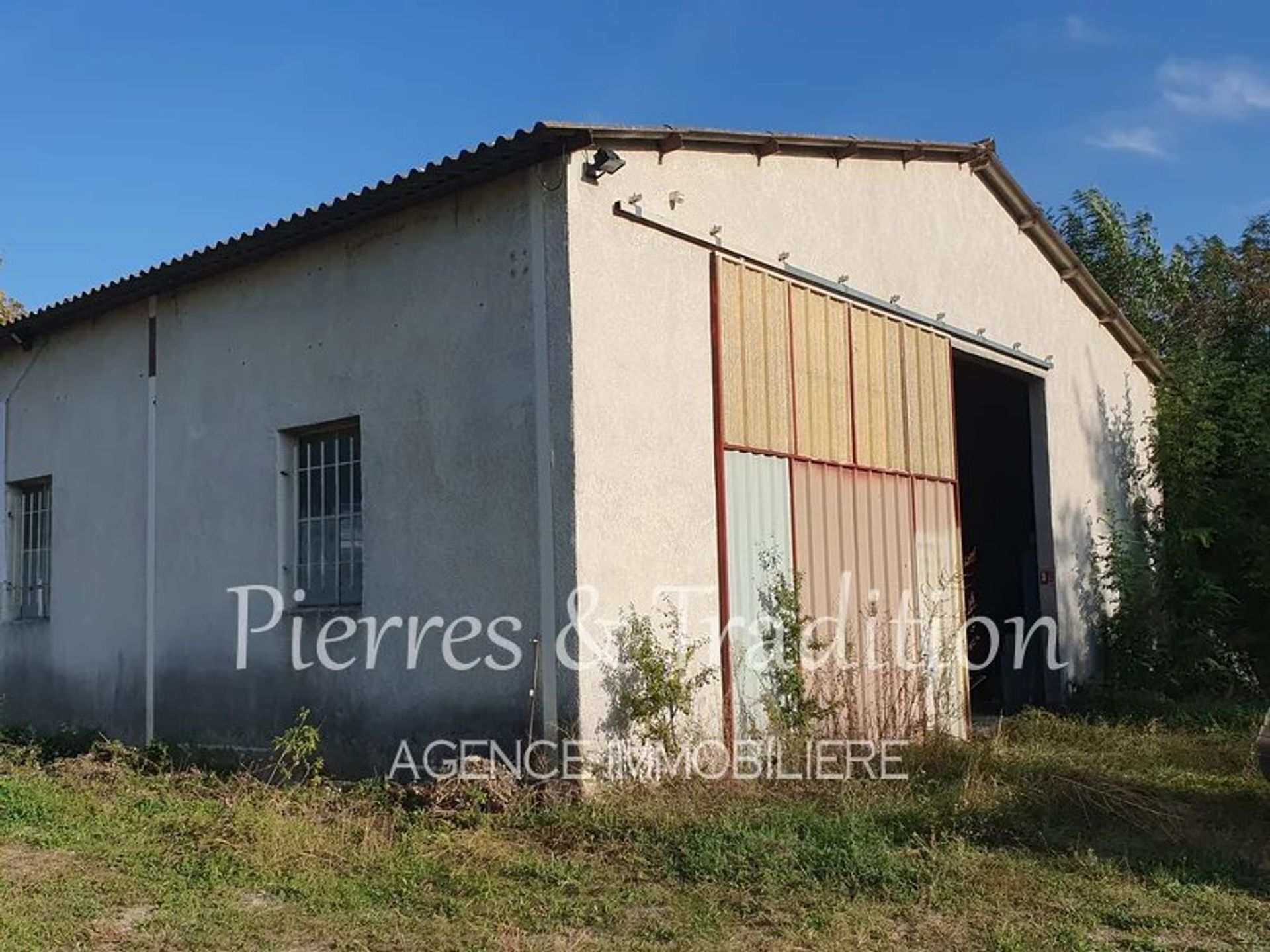 Роздрібна торгівля в Reillanne, Alpes-de-Haute-Provence 12477540