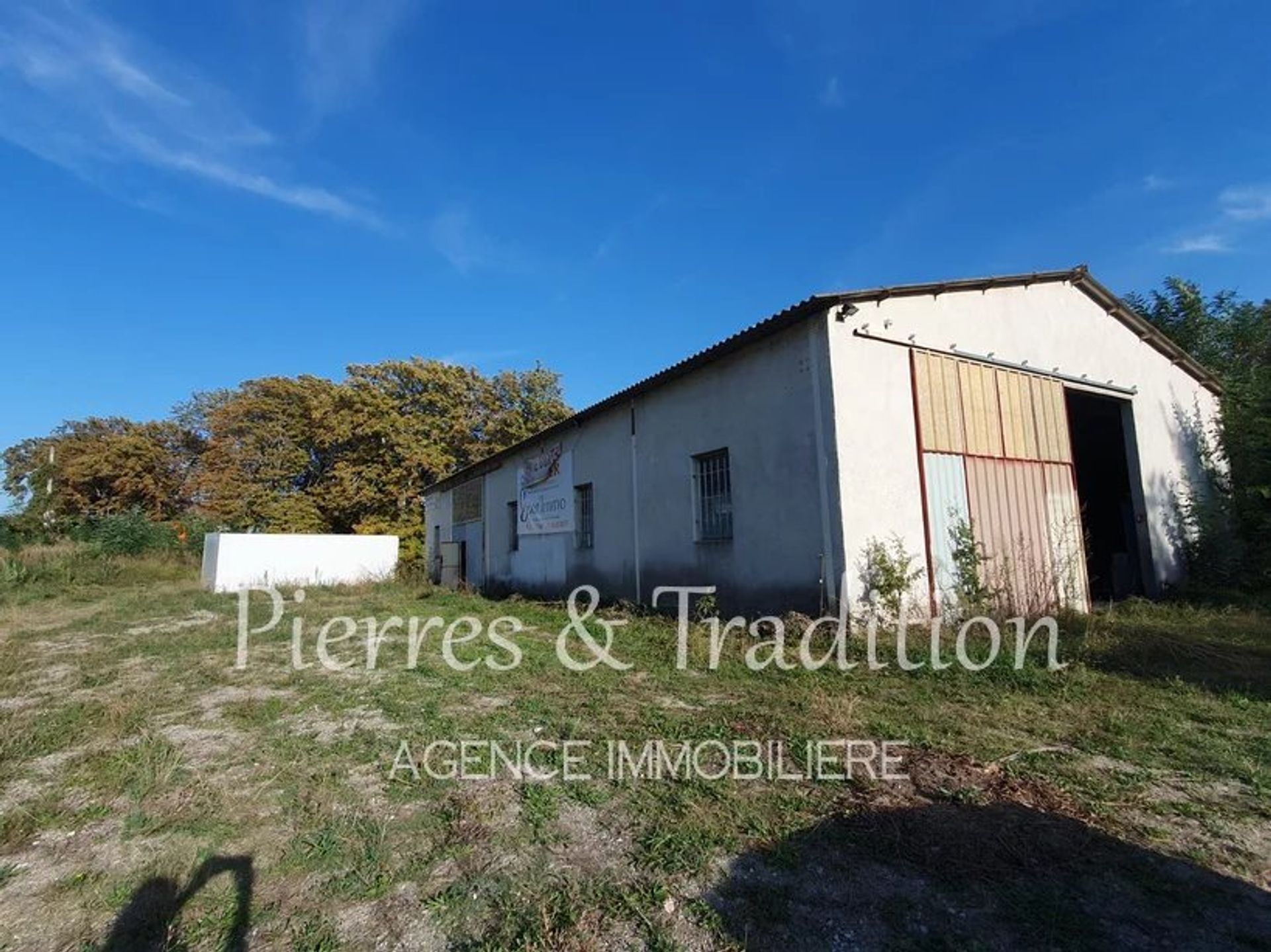 Роздрібна торгівля в Reillanne, Alpes-de-Haute-Provence 12477540