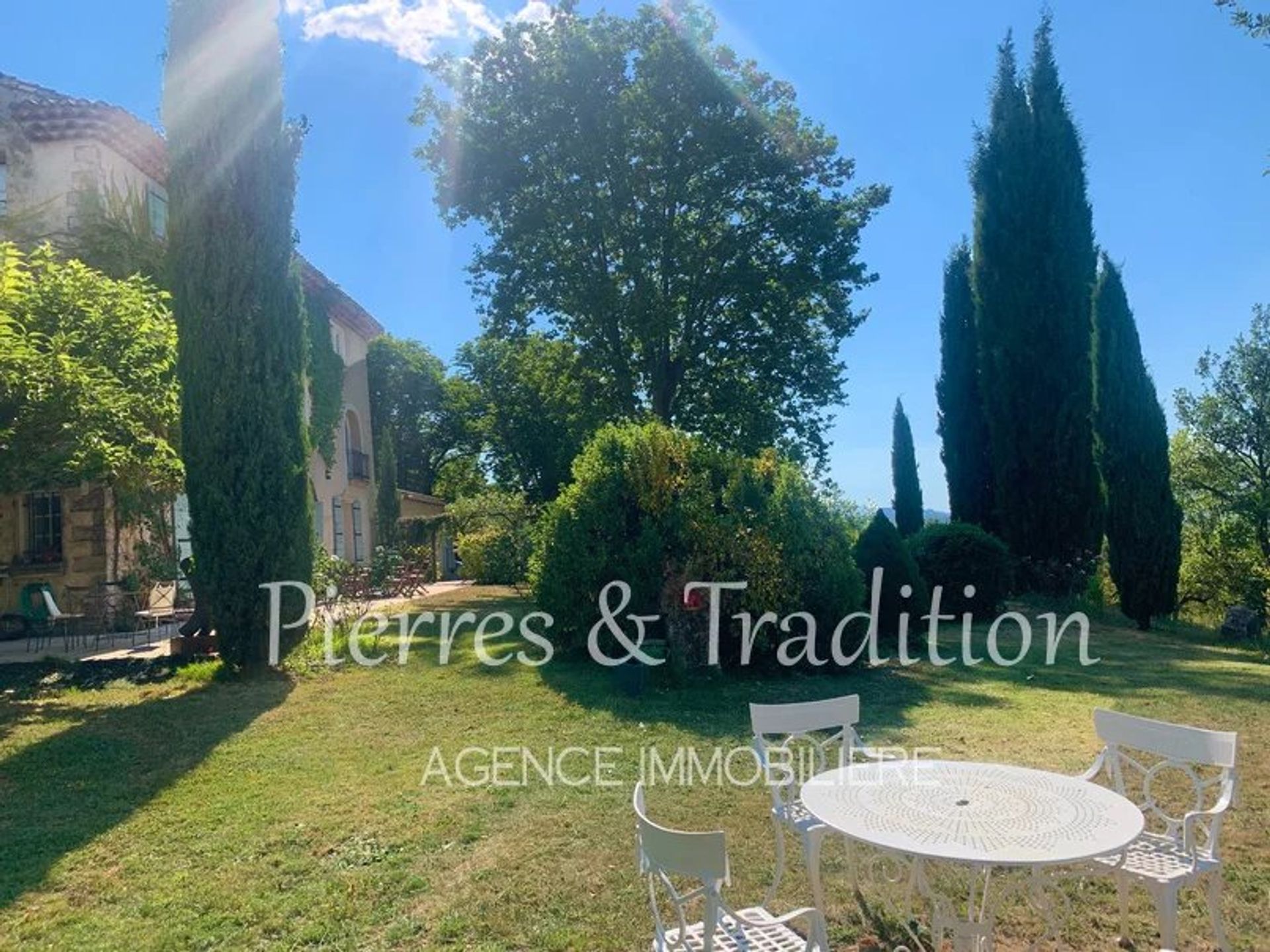 casa no Saint-Martin-de-Castillon, Vaucluse 12477551