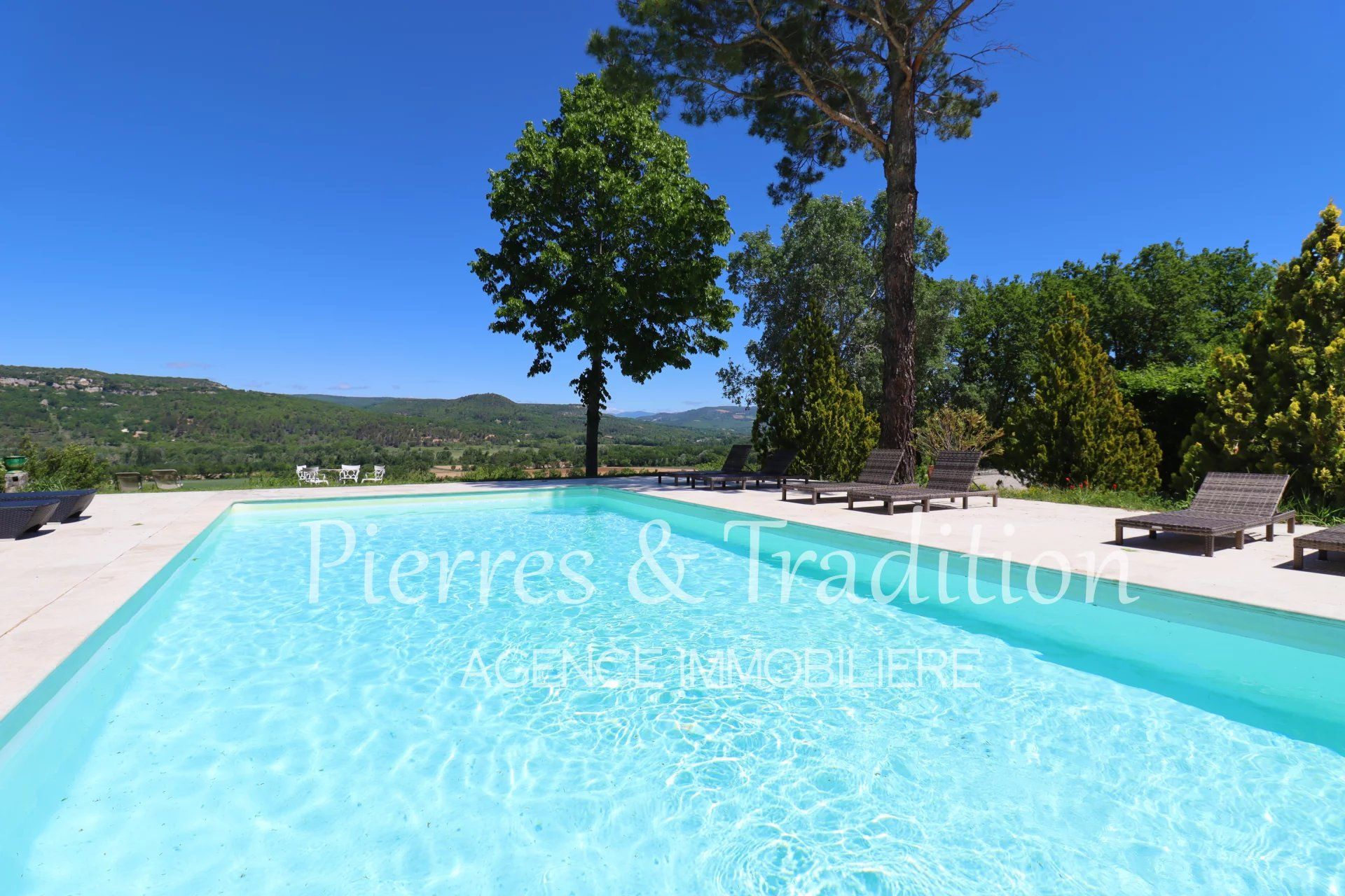 casa no Saint-Martin-de-Castillon, Vaucluse 12477551