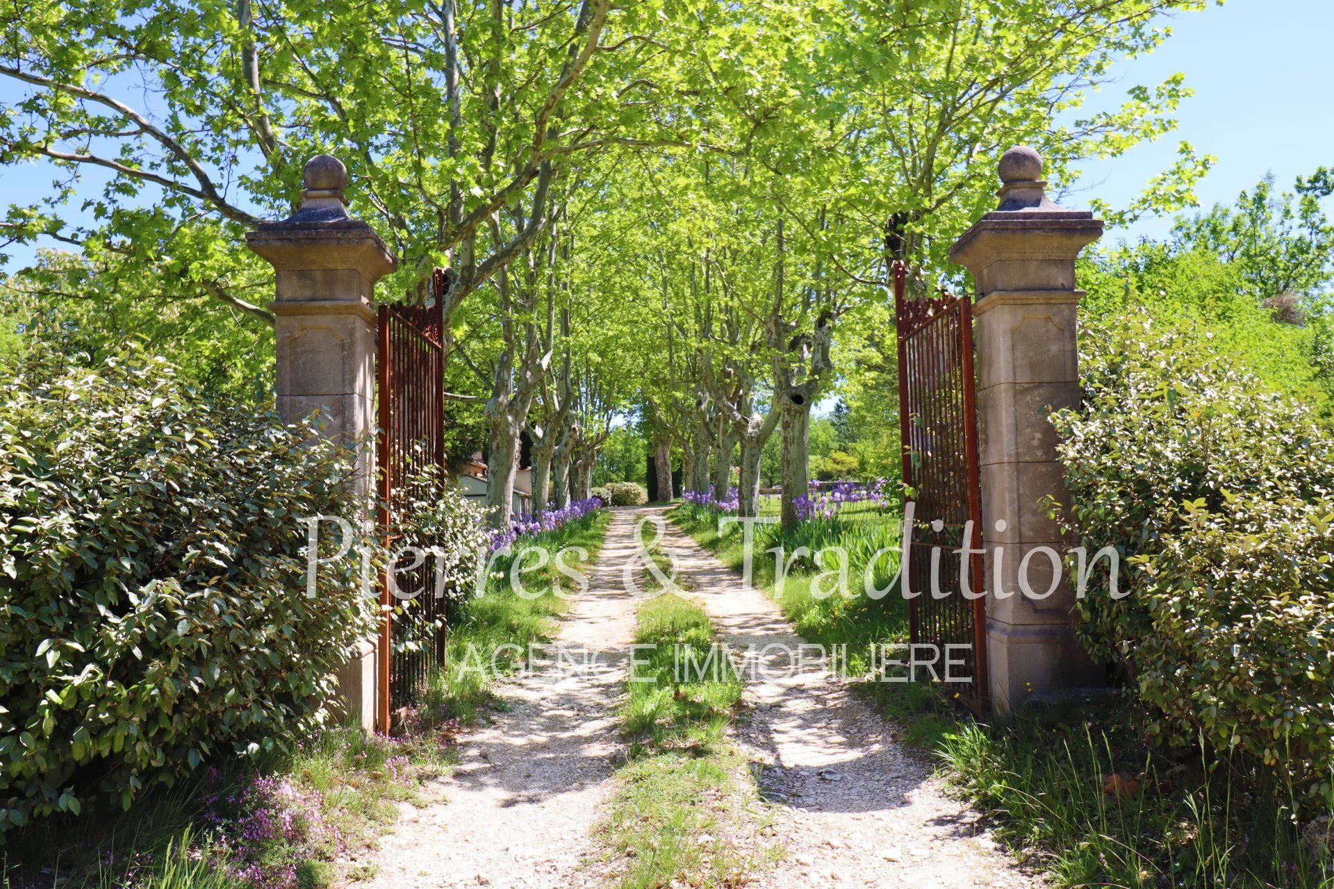 rumah dalam Paradou, Provence-Alpes-Cote d'Azur 12477551