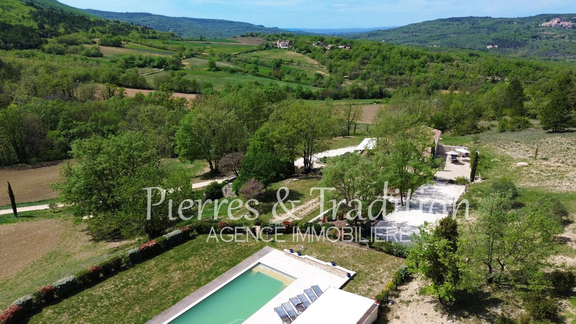 Casa nel Saint-Martin-de-Castillon, Vaucluse 12477561